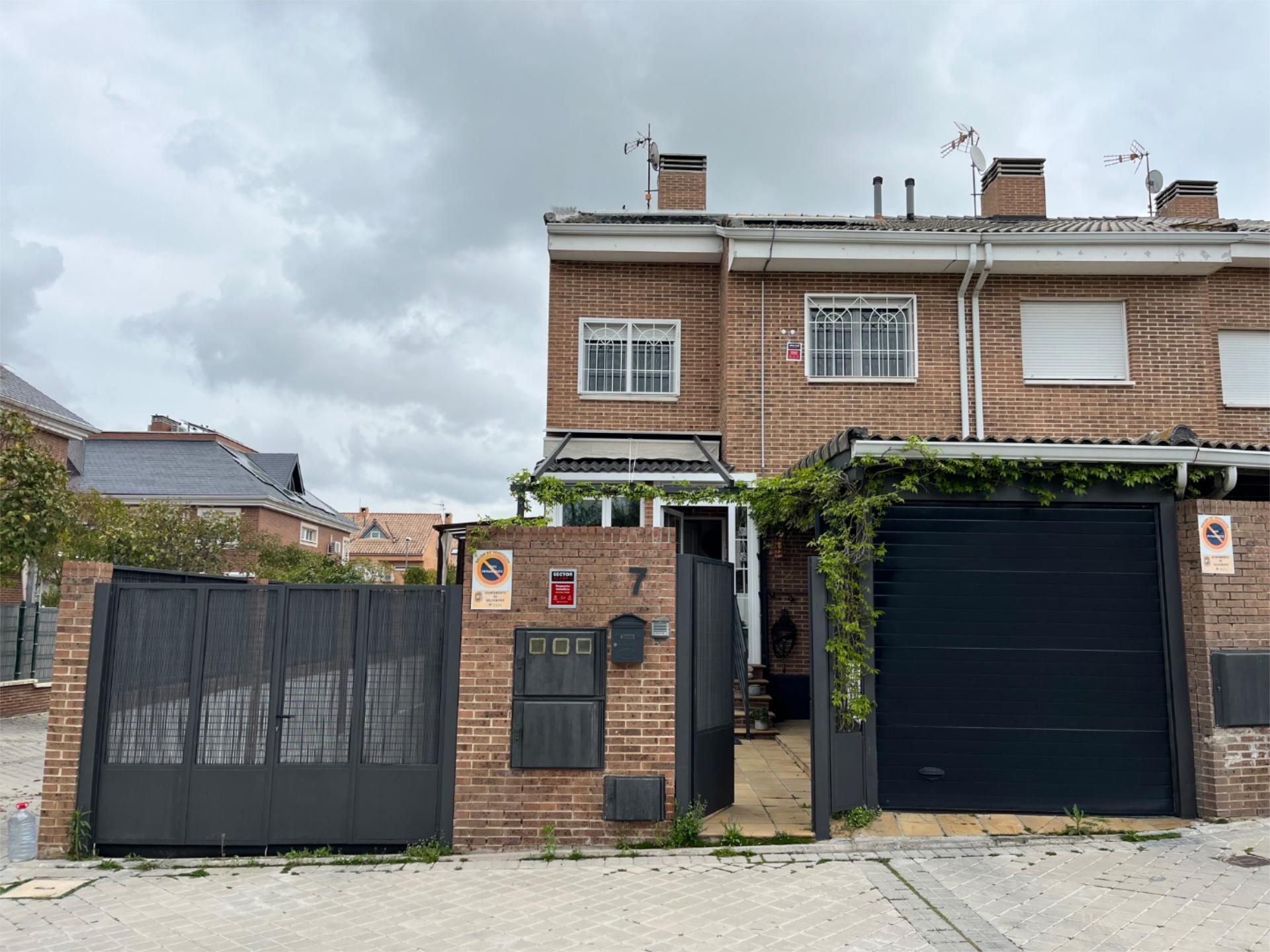 Casa o chalet en venta en Calle Hungría, 7, Altos del Olivar - El Caracol Vista exterior de Casa o chalet en venta en Valdemoro con Aire acondicionado, Calefacción y Jardín privado