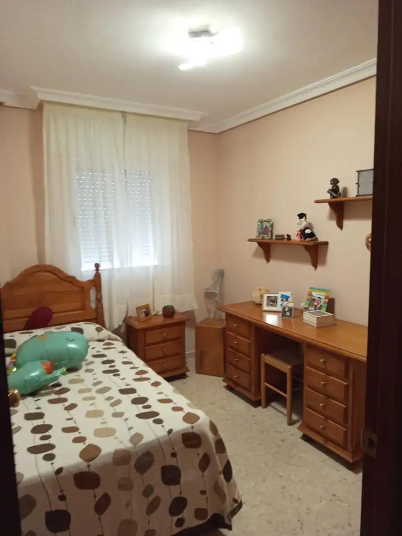 Wohnung zum Verkauf in Detras Cortijo Vides, 79, La Granja - La Colina - Los Pastores Schlafzimmer von Wohnung zum Verkauf in Algeciras mit Klimaanlage, Terrasse und Abstellraum