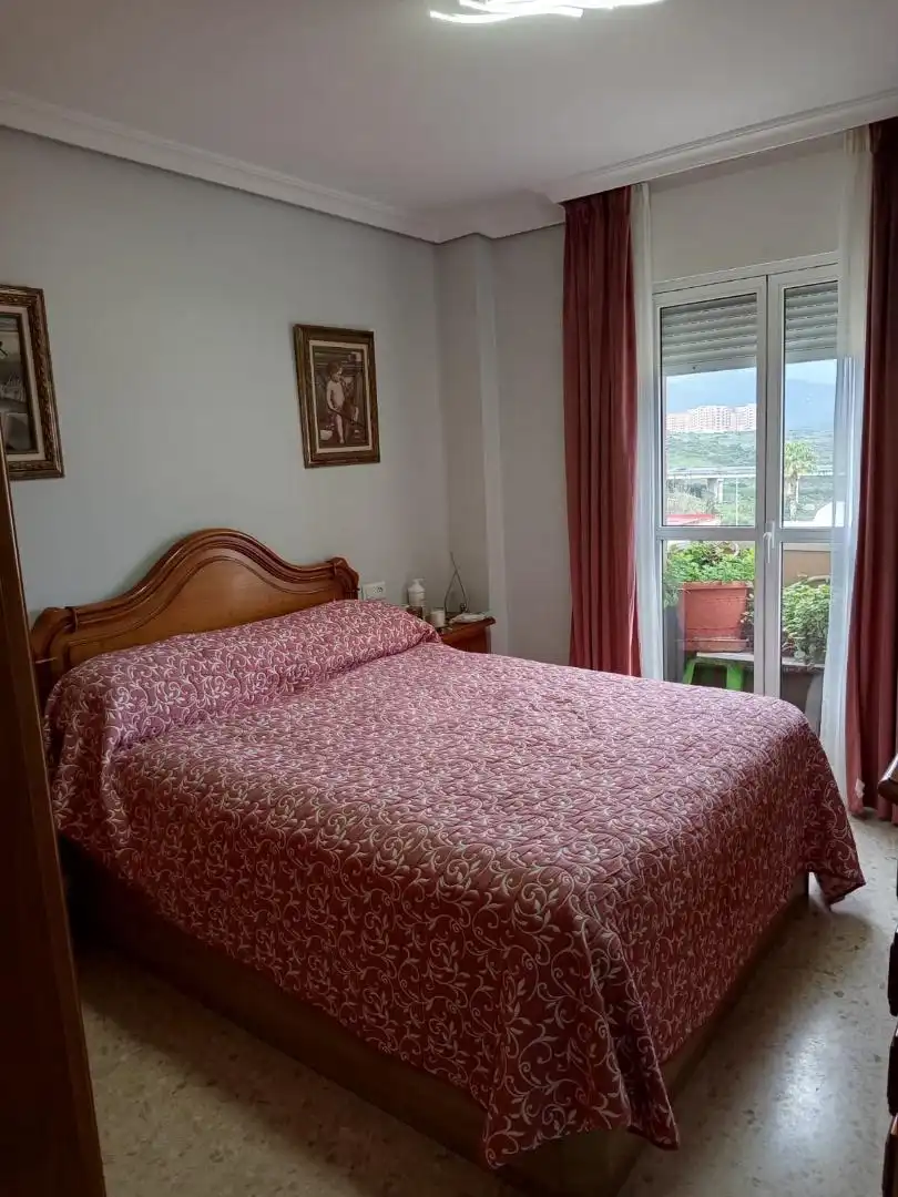 Wohnung zum Verkauf in Detras Cortijo Vides, 79, La Granja - La Colina - Los Pastores Schlafzimmer von Wohnung zum Verkauf in Algeciras mit Klimaanlage, Terrasse und Abstellraum