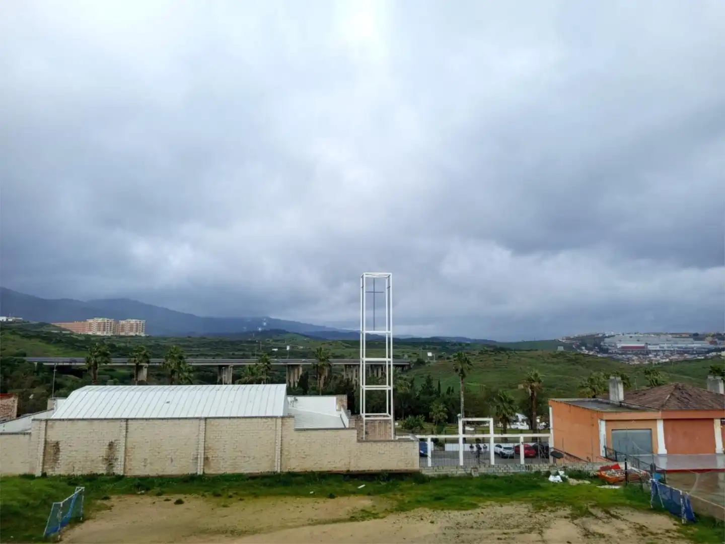 Wohnung zum Verkauf in Detras Cortijo Vides, 79, La Granja - La Colina - Los Pastores Außenansicht von Wohnung zum Verkauf in Algeciras mit Klimaanlage, Terrasse und Abstellraum