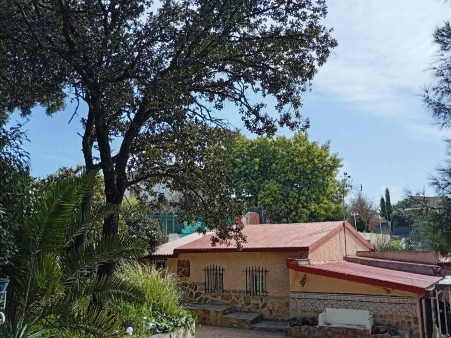 Vista exterior de Pis en venda en El Casar amb Calefacció, Jardí privat i Moblat