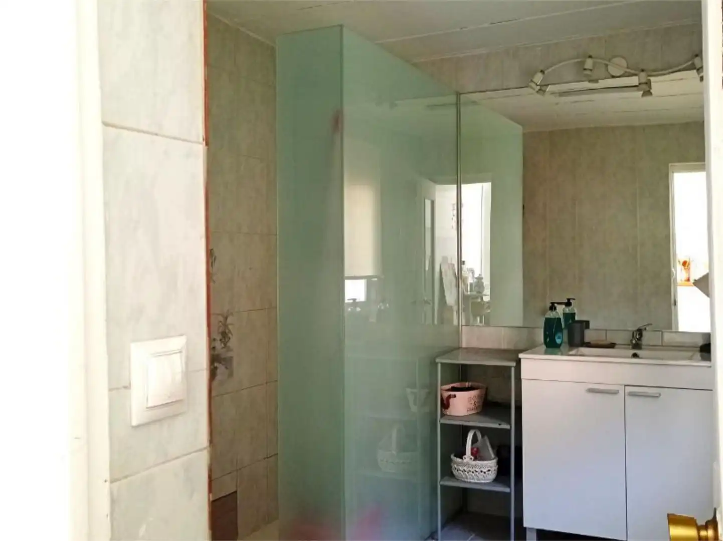 Piso en venta en Calle Río Bullones, 791, El Casar Baño de Piso en venta en El Casar con Calefacción, Jardín privado y Amueblado