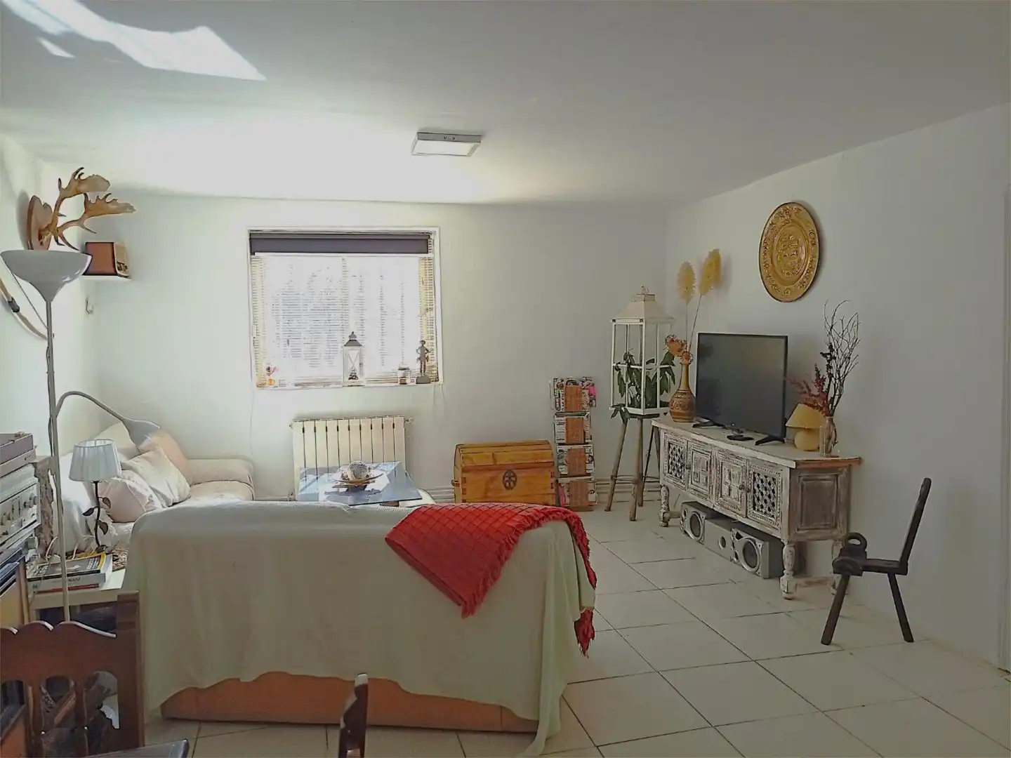 Piso en venta en Calle Río Bullones, 791, El Casar Sala de estar de Piso en venta en El Casar con Calefacción, Jardín privado y Amueblado