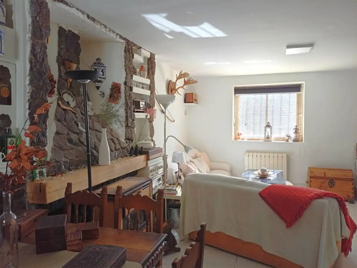 Piso en venta en Calle Río Bullones, 791, El Casar Sala de estar de Piso en venta en El Casar con Calefacción, Jardín privado y Amueblado