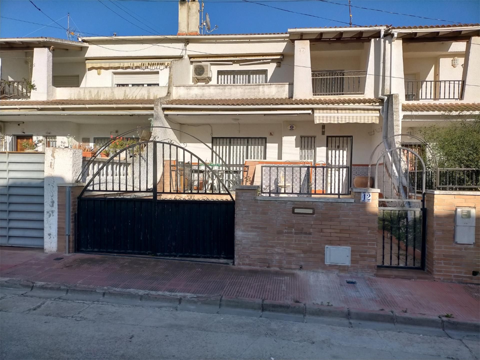 Außenansicht von Einfamilien-Reihenhaus zum Verkauf in Cunit mit Klimaanlage, Terrasse und Balkon