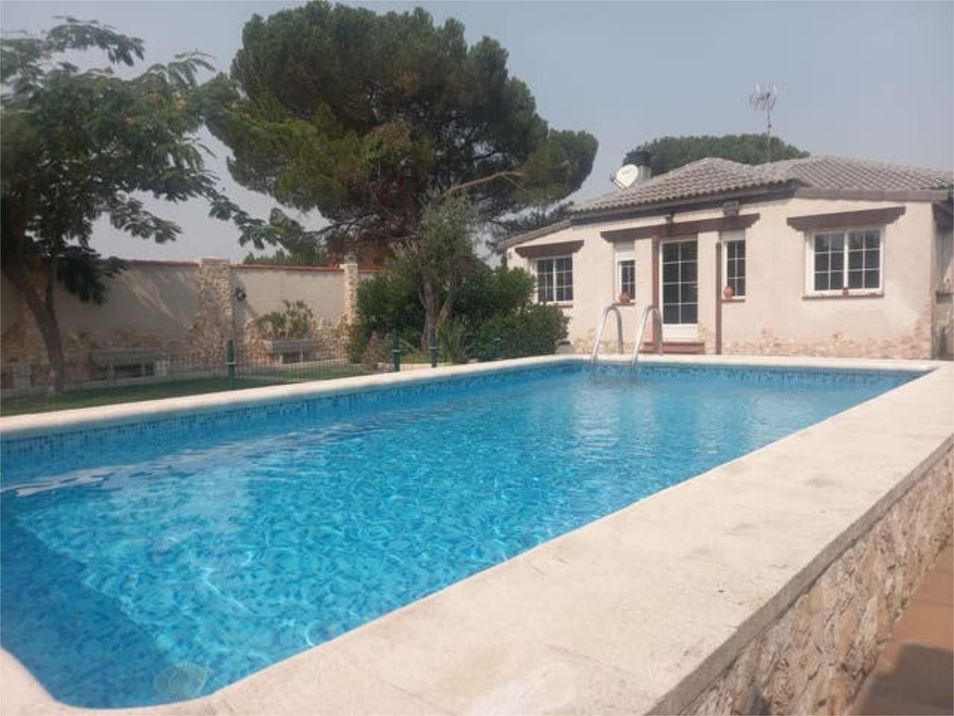 Piscina de Casa adosada en venta en Traspinedo con Calefacción, Jardín privado y Terraza
