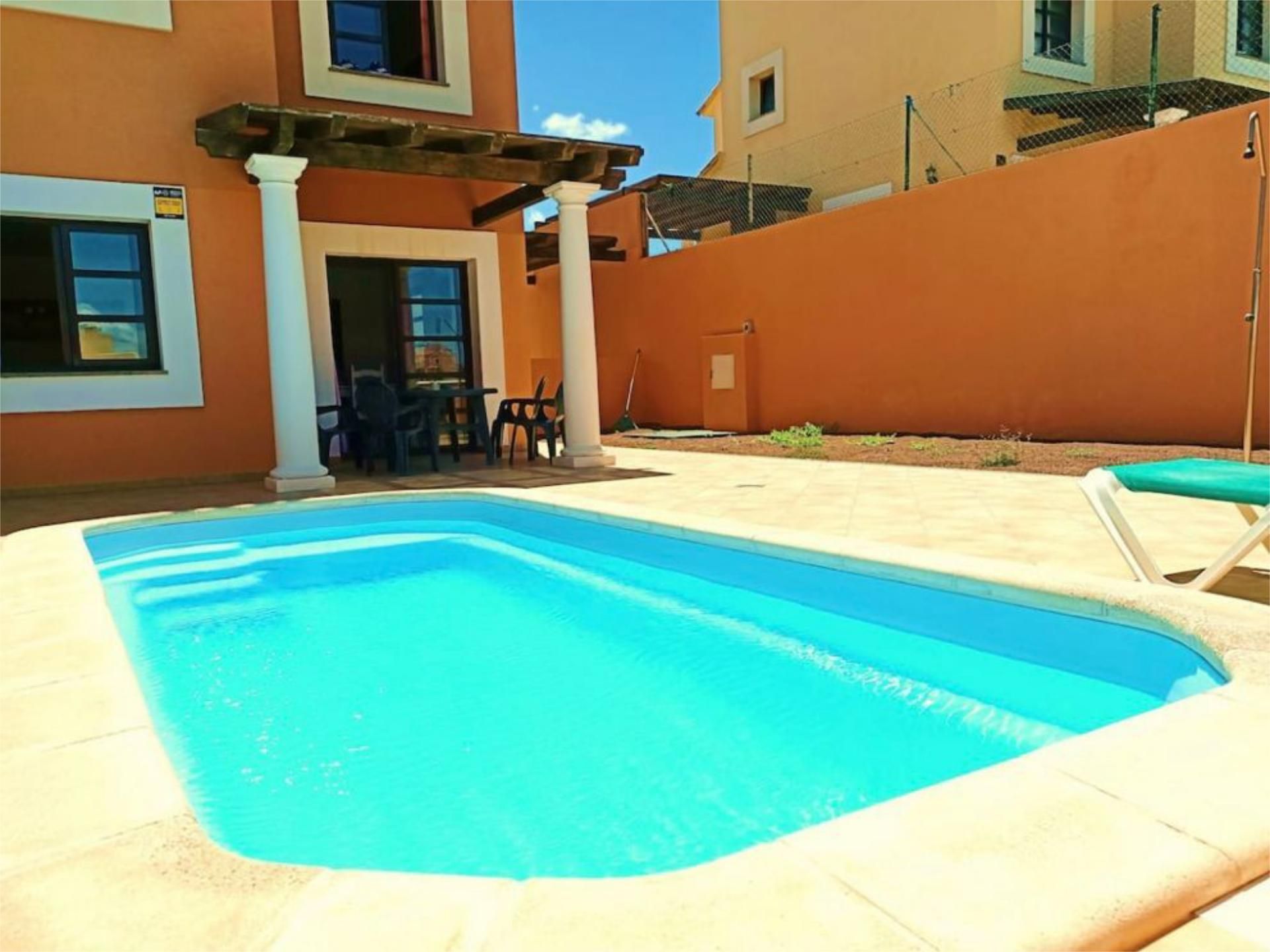 Piscina de Casa o xalet de lloguer en La Oliva amb Jardí privat, Terrassa i Piscina