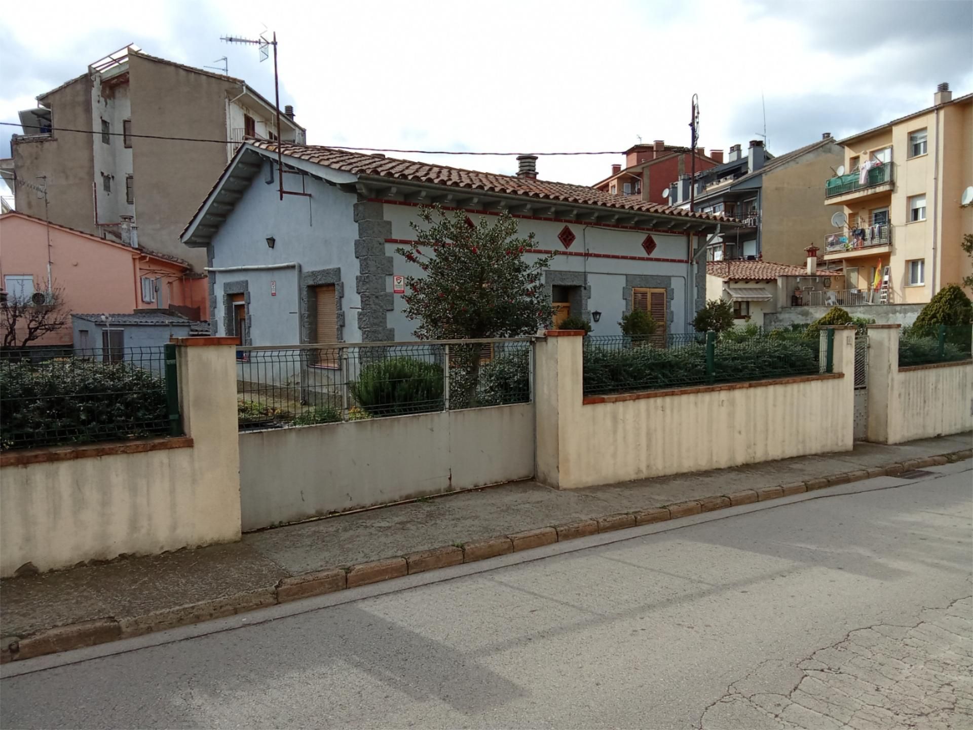 Vista exterior de Planta baja en venta en Olot con Calefacción, Jardín privado y Trastero