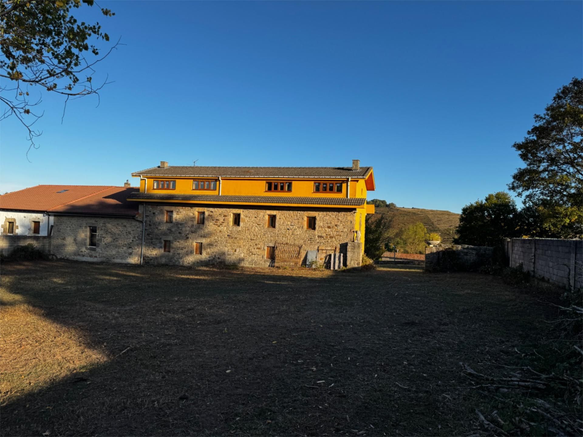 Vista exterior de Casa o xalet en venda en Las Rozas de Valdearroyo  amb Jardí privat i Balcó