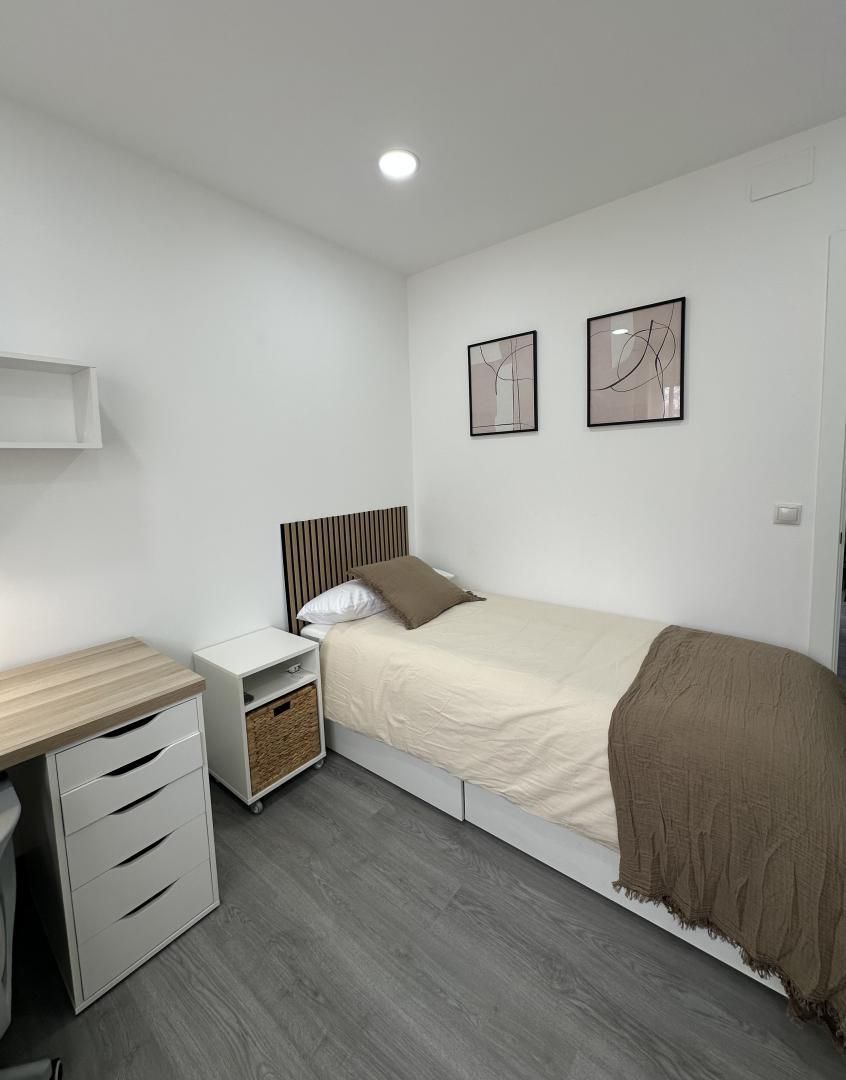 Habitación de Piso para compartir en Valladolid Capital con Calefacción, Parquet y Amueblado