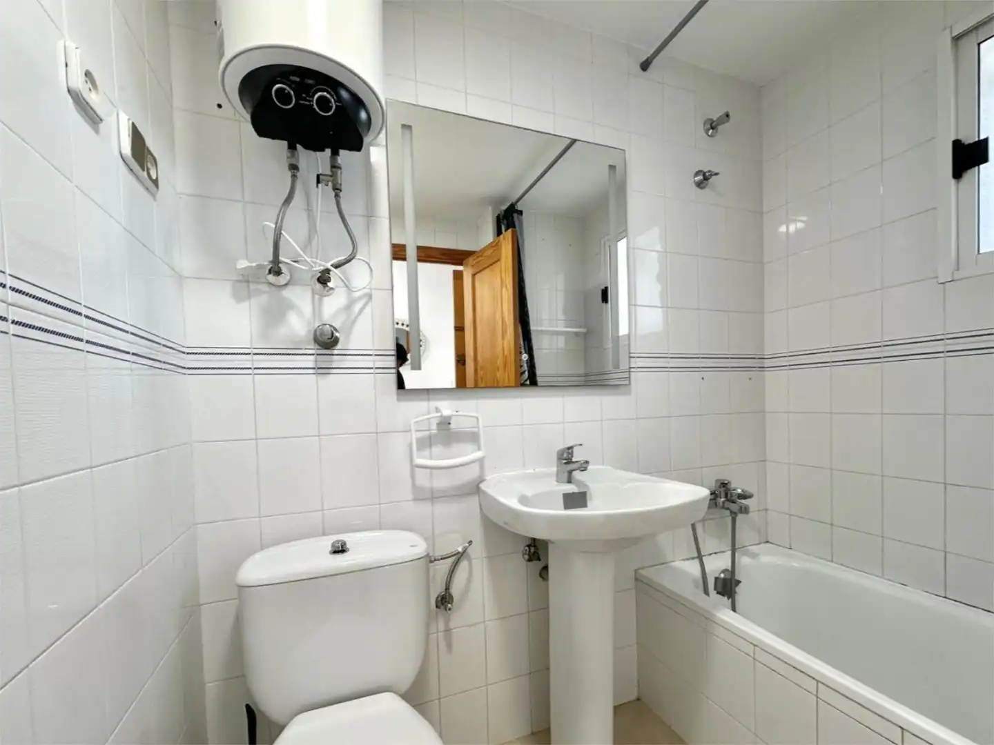Flat for rent in Urbanisason Mil P Vistamar, 9, Campoamor Bathroom of Flat for rent in Orihuela with Terrace, Swimming Pool and Furnished