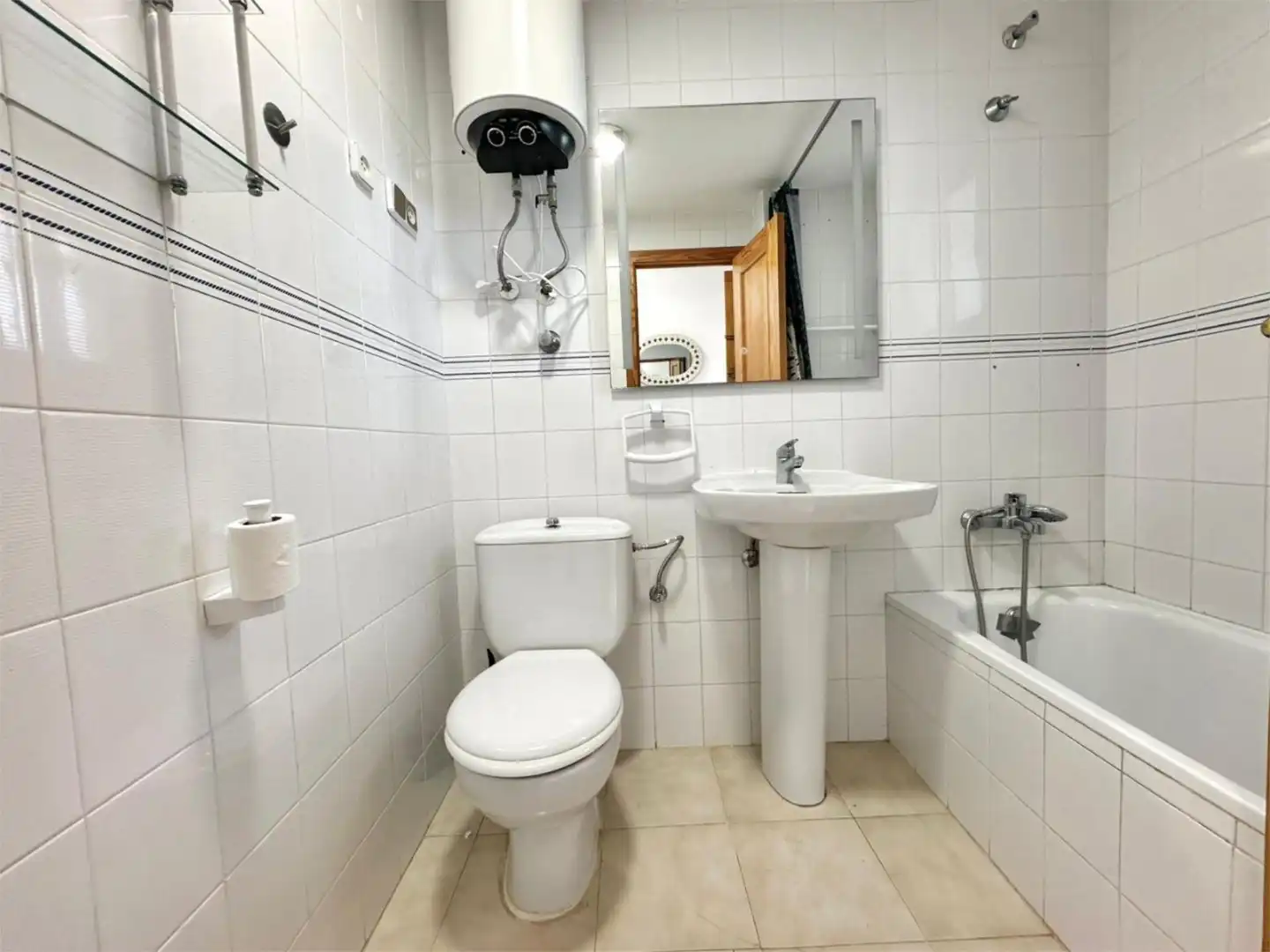 Flat for rent in Urbanisason Mil P Vistamar, 9, Campoamor Bathroom of Flat for rent in Orihuela with Terrace, Swimming Pool and Furnished