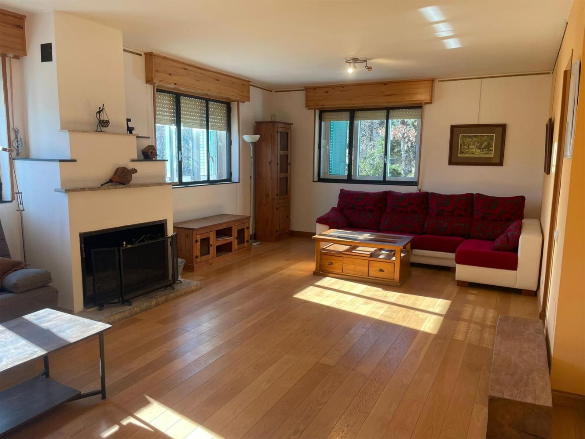 Sala de estar de Apartamento de alquiler en Cercedilla con Calefacción, Jardín privado y Parquet