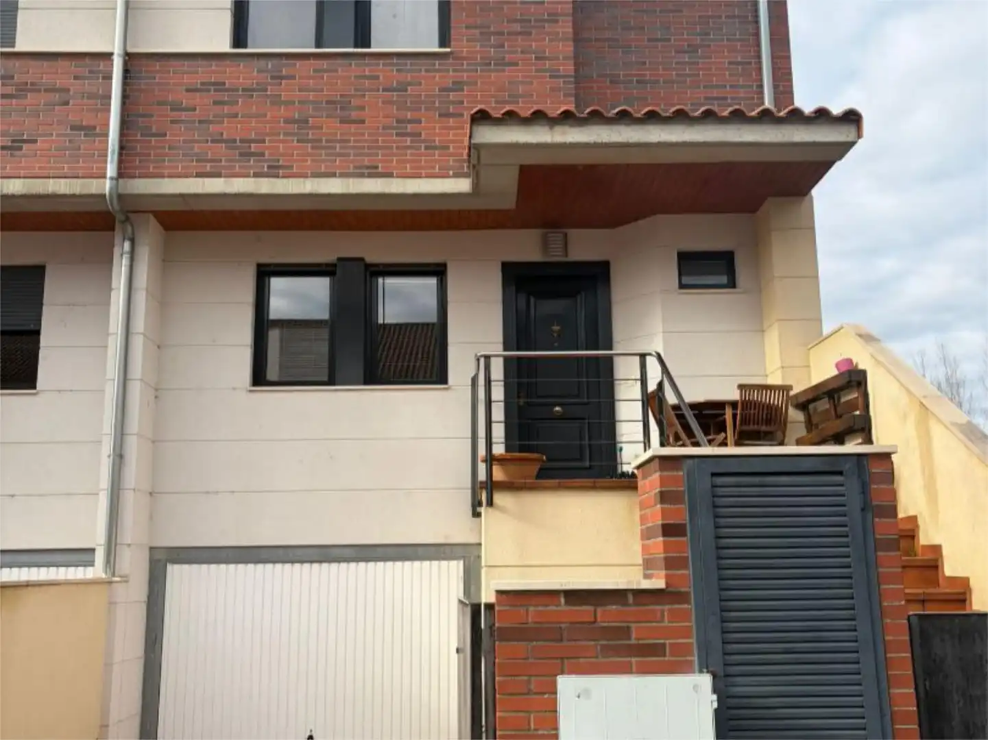 Außenansicht von Einfamilien-Reihenhaus zum Verkauf in San Andrés del Rabanedo