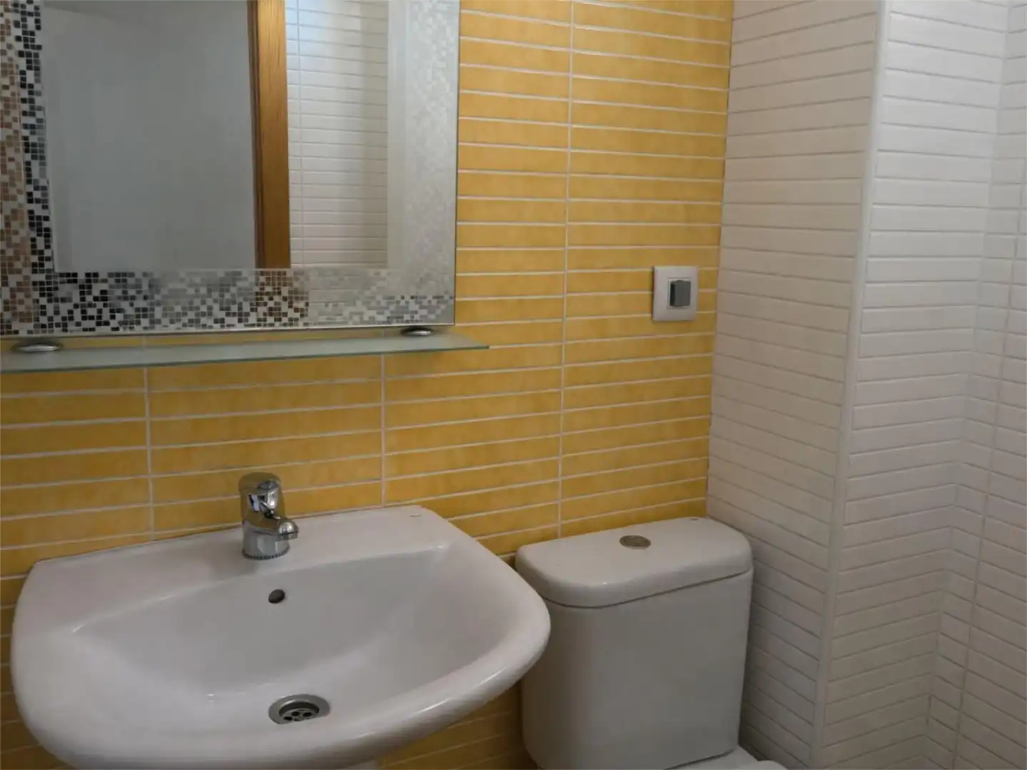 Casa adosada en venta en Calle Escipión, 39, Villabalter Baño de Casa adosada en venta en San Andrés del Rabanedo