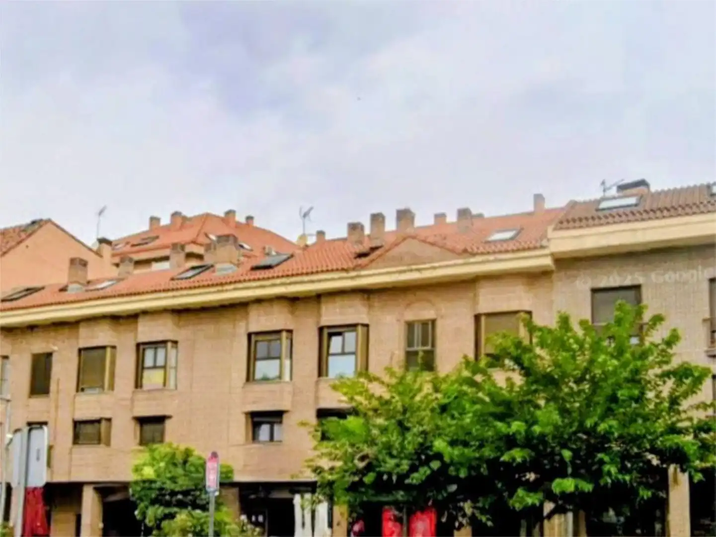 Vista exterior de Pis en venda en Boadilla del Monte amb Calefacció, Parquet i Moblat