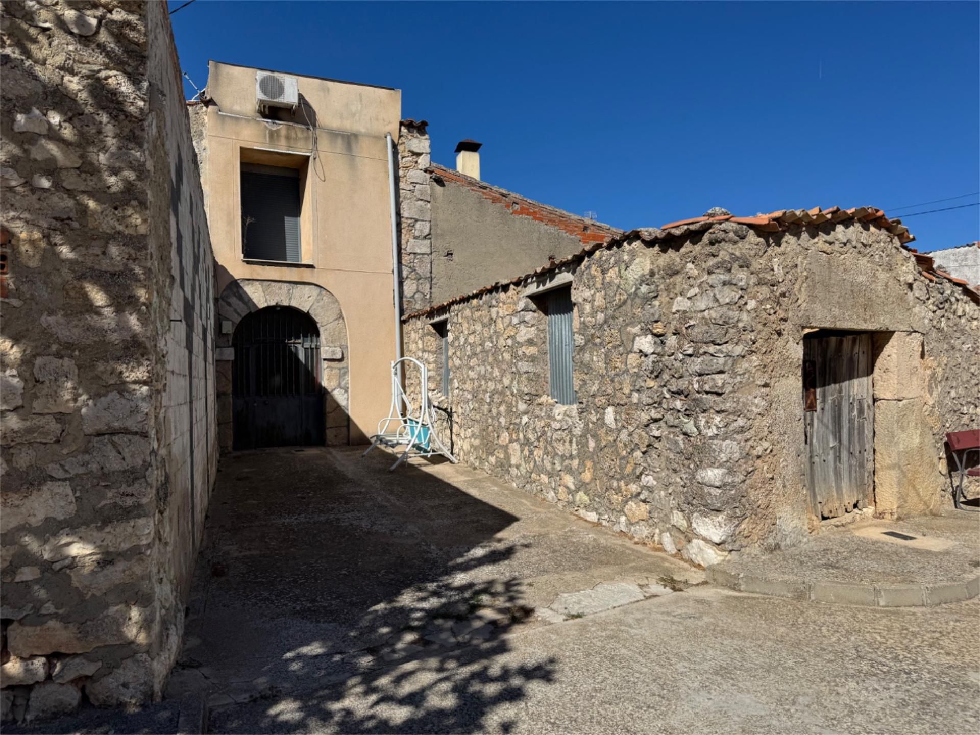 Vista exterior de Casa adosada en venta en Mirabueno con Terraza