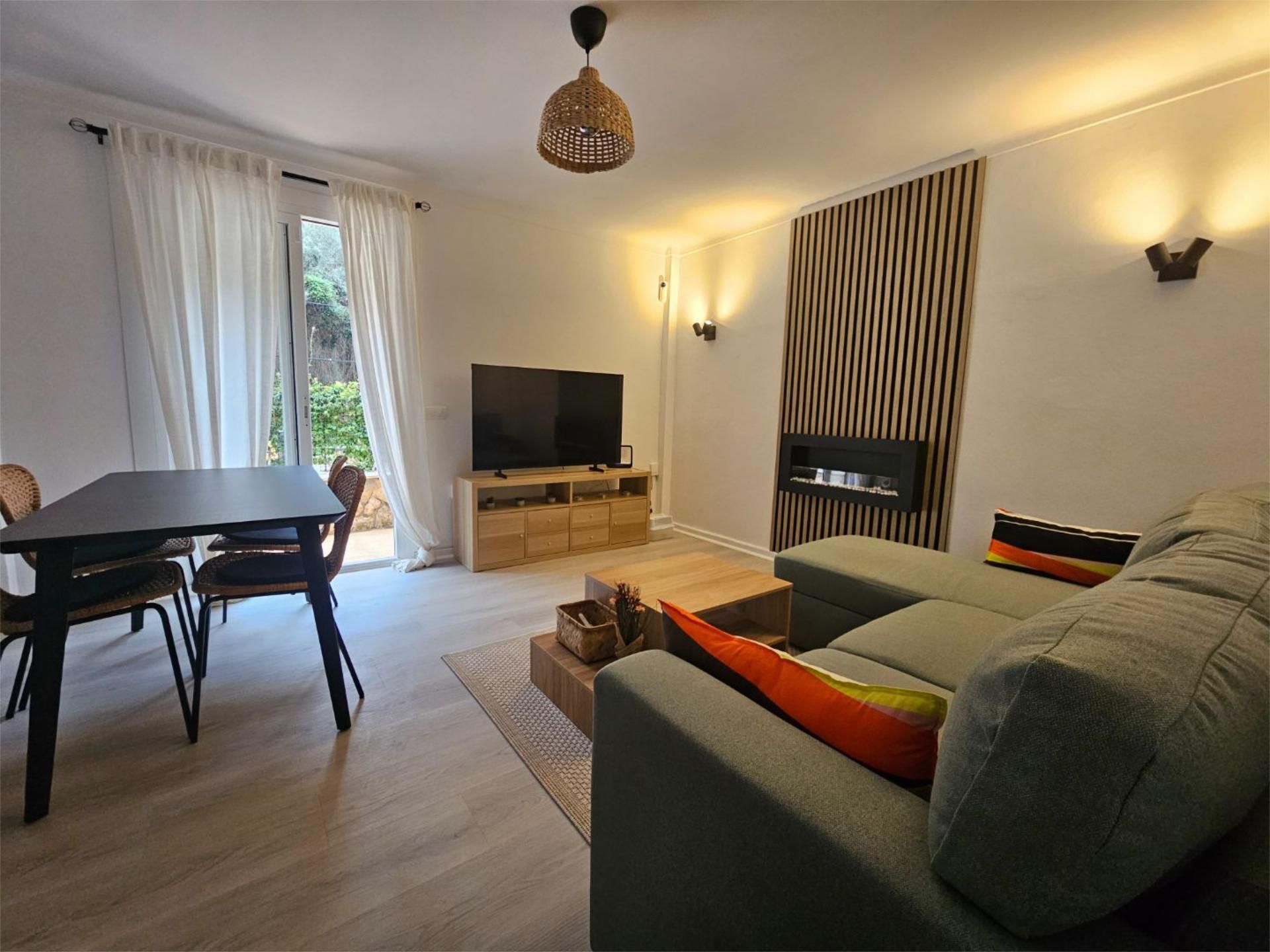 Wohnzimmer von Einfamilien-Reihenhaus zur Miete in Pollença mit Klimaanlage, Heizung und Privatgarten