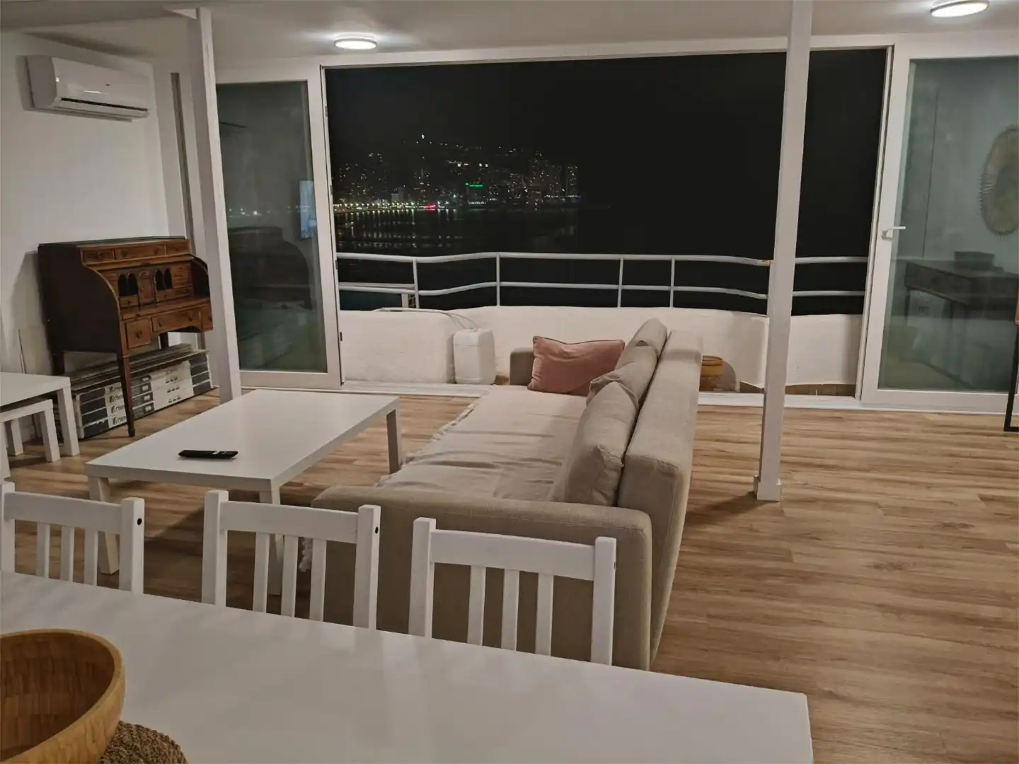 Piso en venta en Carrer Metge en Cosme Bayona, 5, Casco Antiguo - Puerto Sala de estar de Piso en venta en Benidorm con Aire acondicionado, Terraza y Balcón