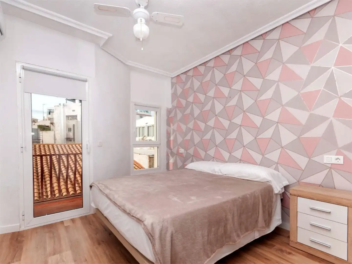 Piso en venta en Carrer Metge en Cosme Bayona, 5, Casco Antiguo - Puerto Habitación de Piso en venta en Benidorm con Aire acondicionado, Terraza y Balcón