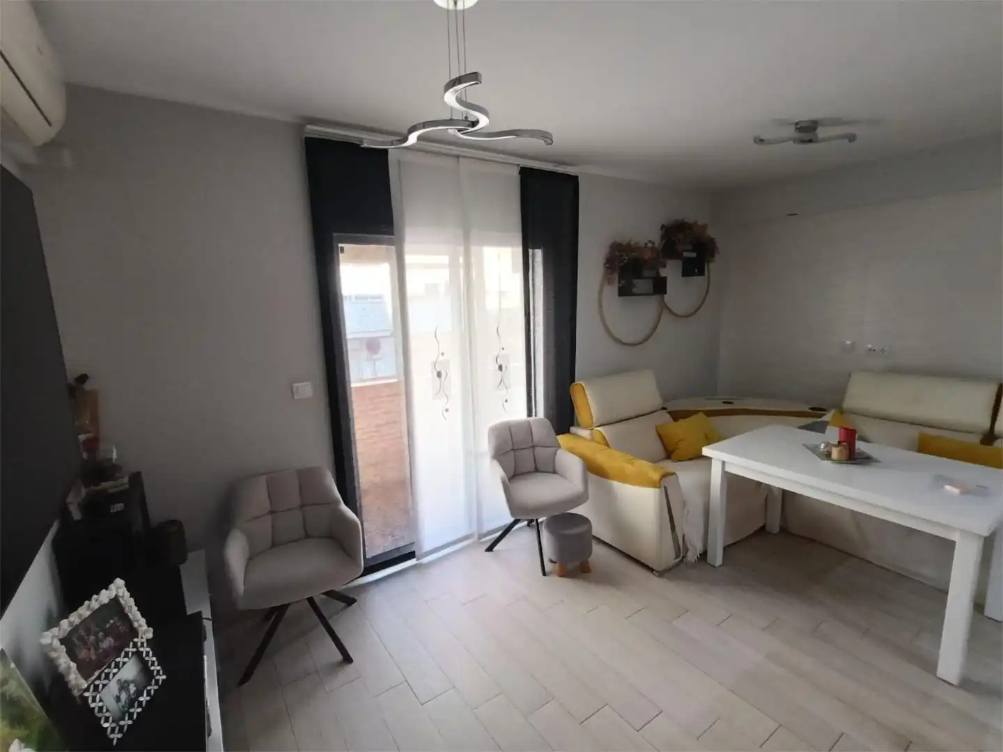 Piso en venta en Calle Juan Sebastián Elcano, 14, Centro - Doña Mercedes Habitación de Piso en venta en Dos Hermanas con Aire acondicionado y Balcón