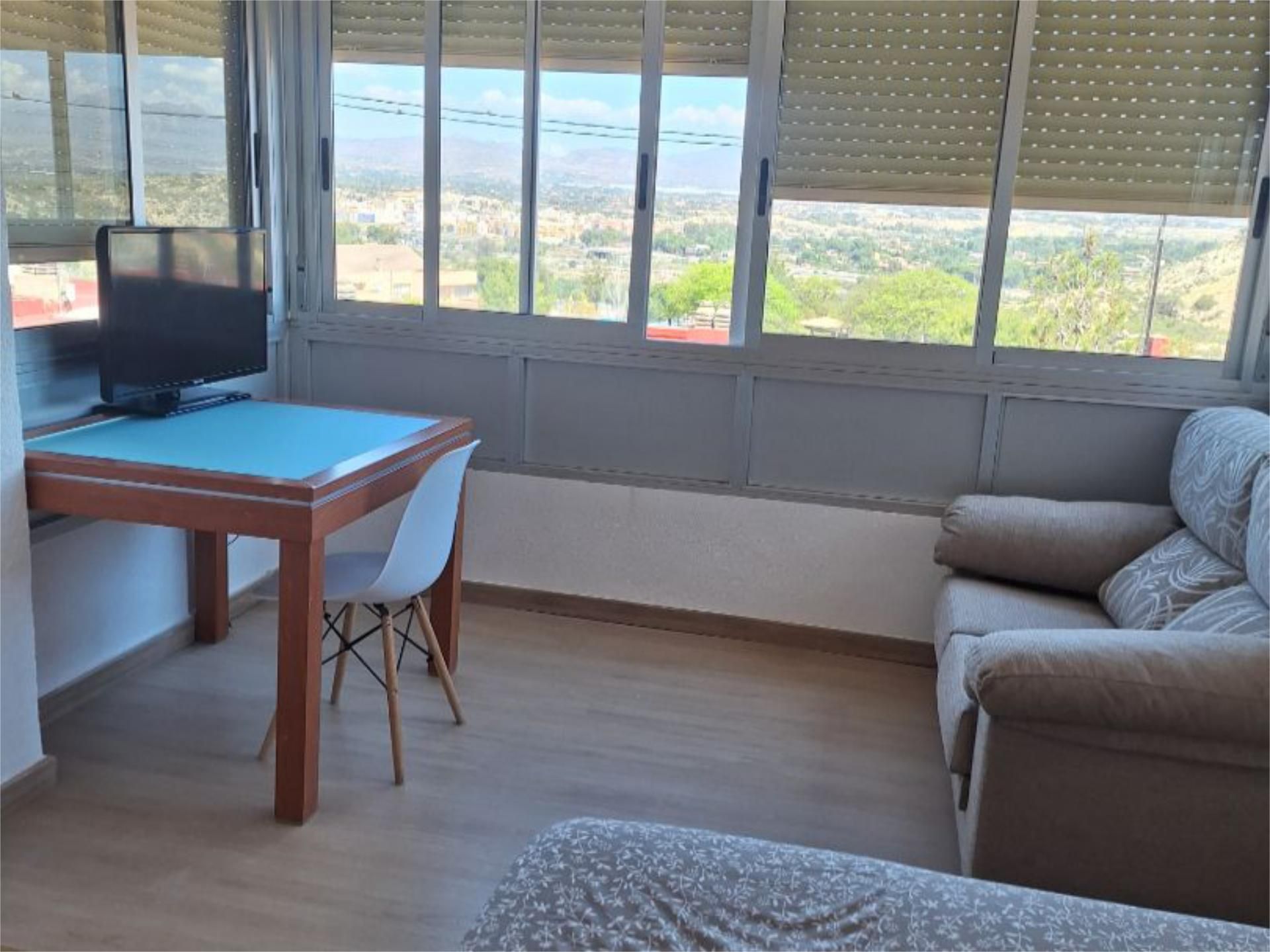 Living room of Flat for share in Alicante / Alacant  with Air Conditioner, Heating and Parquet flooring