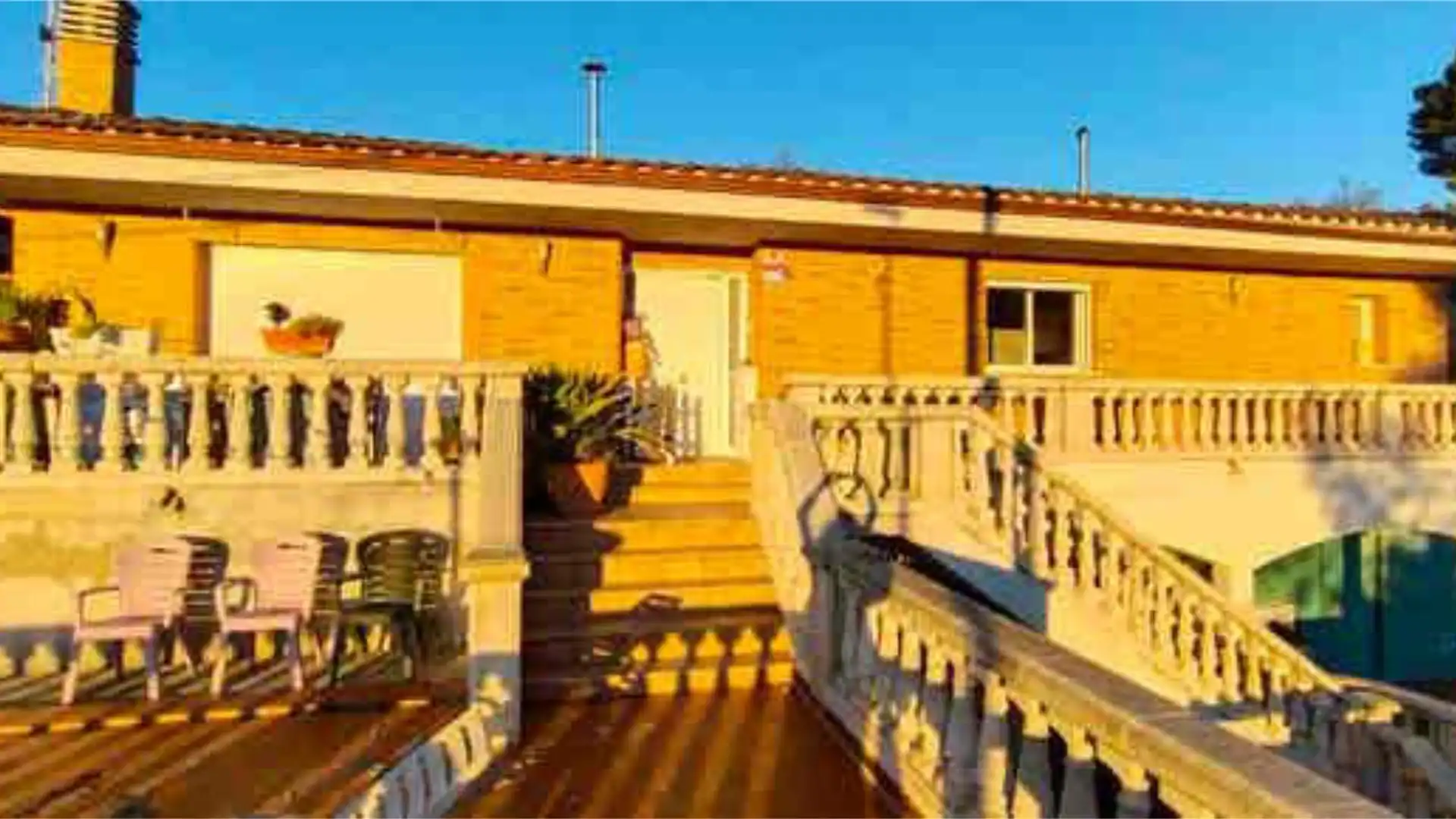 Vista exterior de Casa adosada en venda en Abrera amb Calefacció, Jardí privat i Terrassa