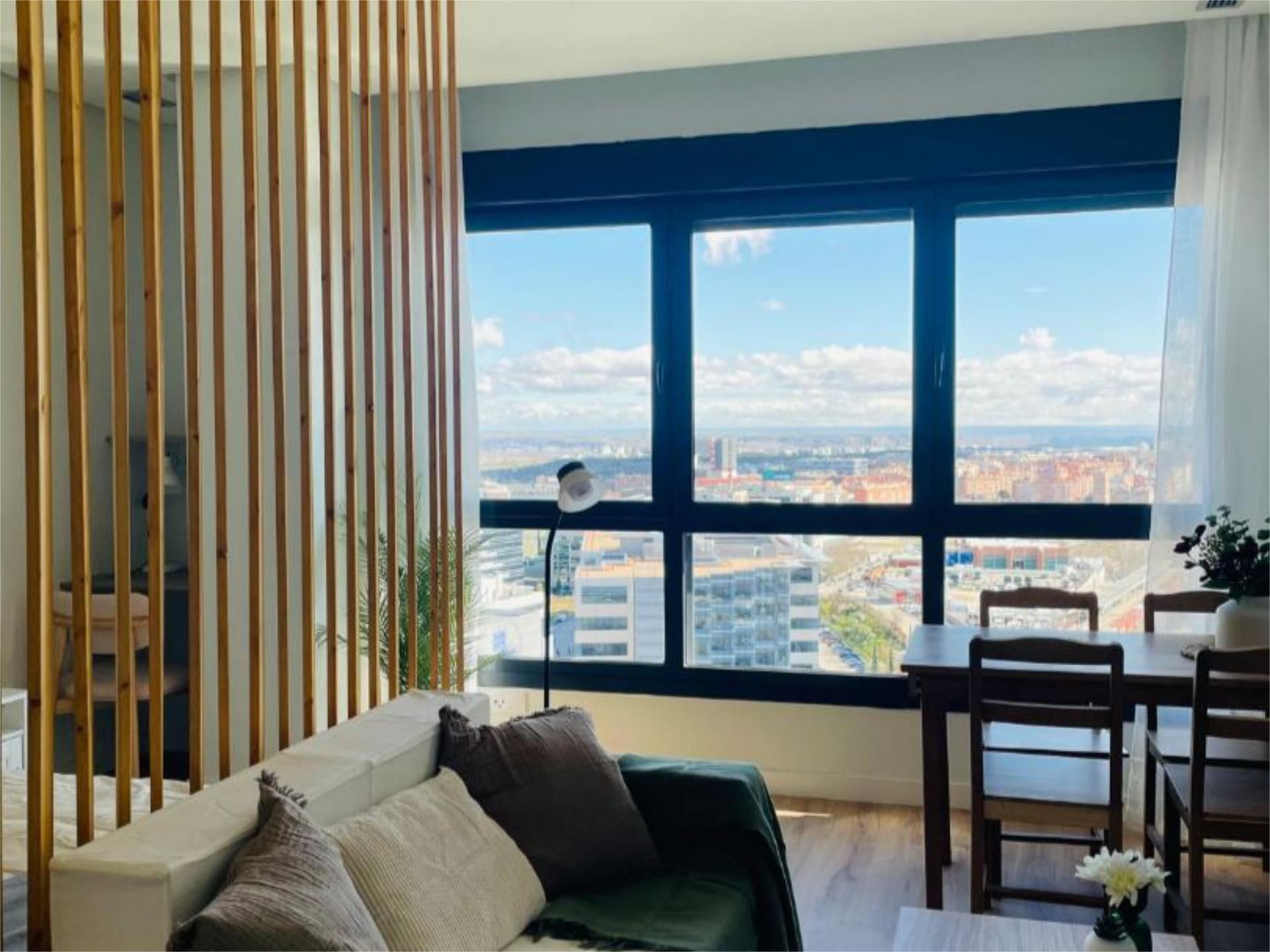Vista exterior de Piso en venta en  Madrid Capital con Aire acondicionado, Parquet y Trastero
