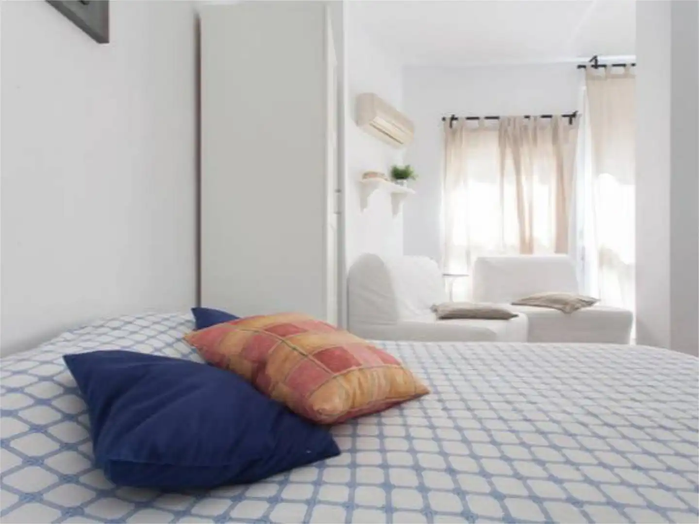 Wohnung zur Miete in Rambla de Méndez Núñez, 43, Barrio del Centro Schlafzimmer von Wohnung zur Miete in Alicante / Alacant mit Klimaanlage, Heizung und Abstellraum