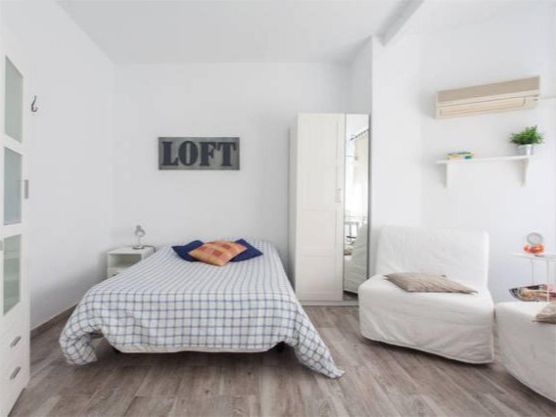 Wohnung zur Miete in Rambla de Méndez Núñez, 43, Barrio del Centro Schlafzimmer von Wohnung zur Miete in Alicante / Alacant mit Klimaanlage, Heizung und Abstellraum