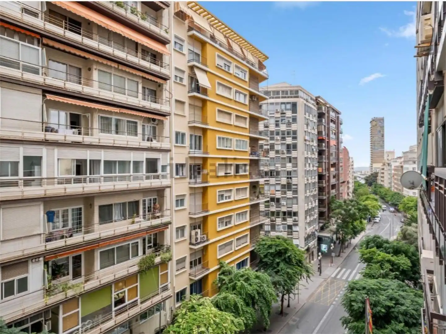 Wohnung zur Miete in Rambla de Méndez Núñez, 43, Barrio del Centro Außenansicht von Wohnung zur Miete in Alicante / Alacant mit Klimaanlage, Heizung und Abstellraum