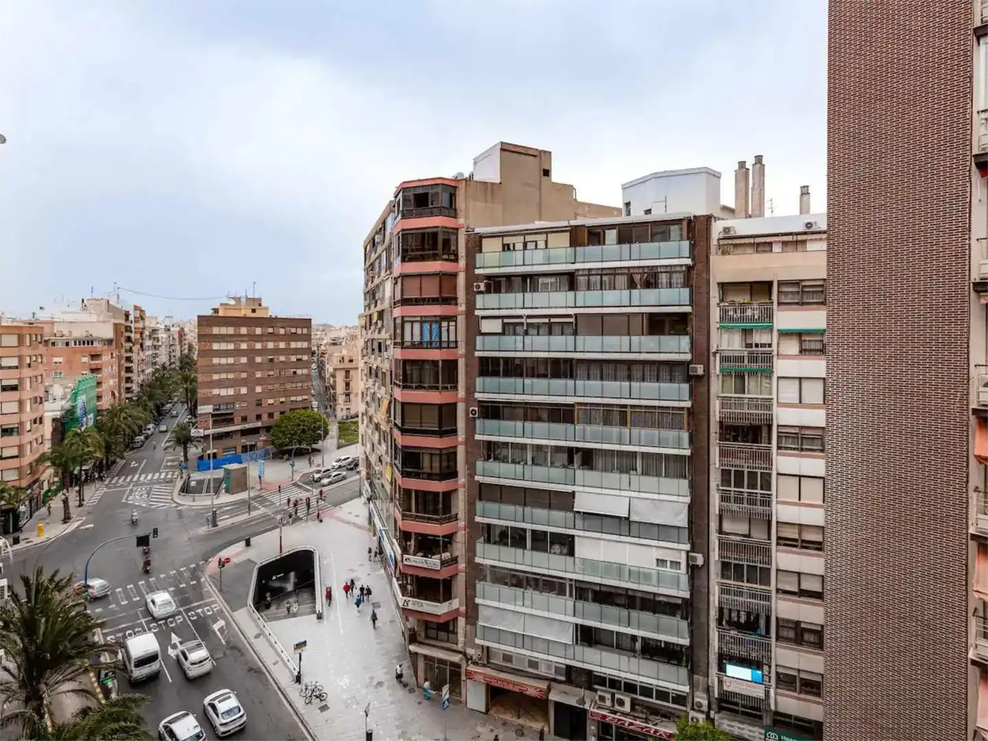 Wohnung zur Miete in Rambla de Méndez Núñez, 43, Barrio del Centro Außenansicht von Wohnung zur Miete in Alicante / Alacant mit Klimaanlage, Heizung und Abstellraum