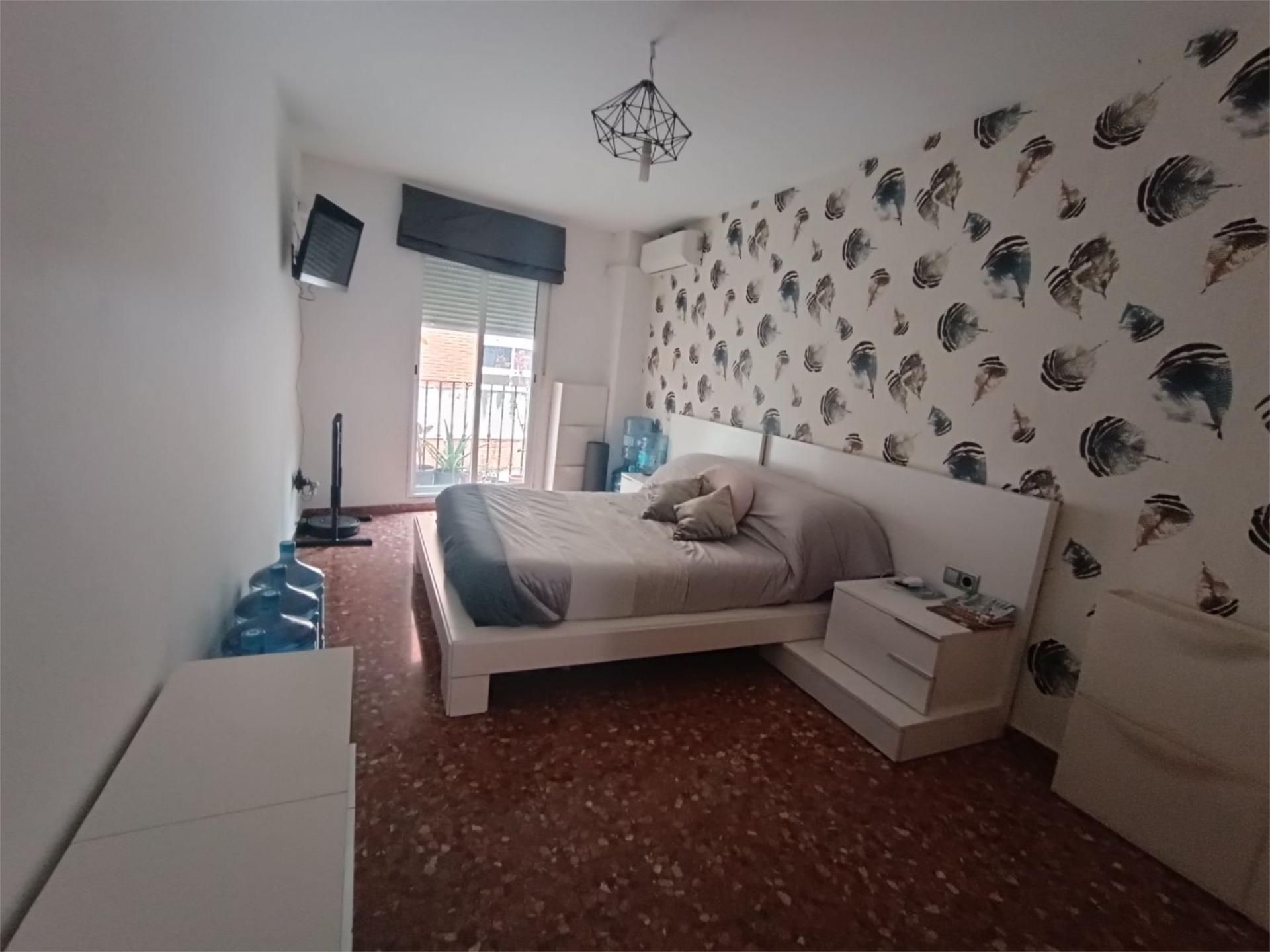 Schlafzimmer von Wohnung zum Verkauf in Torrent mit Klimaanlage und Balkon