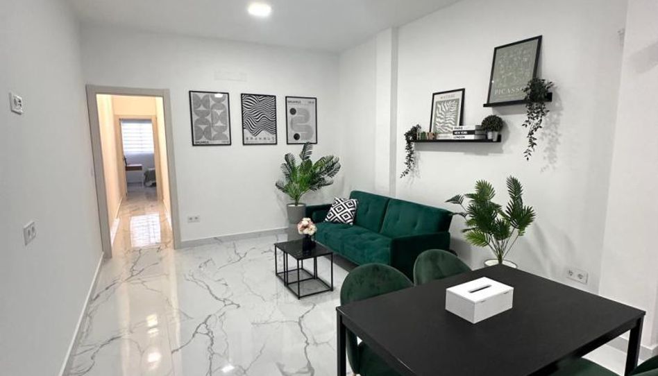 Piso en venta en Calle Moscatel, 1, Cortijo Bazán - Los Casinis - Los Cipreses, Málaga Capital - imagen 1 Foto 1 de Piso en venta en Calle Moscatel, 1, Cortijo Bazán - Los Casinis - Los Cipreses, Málaga Capital