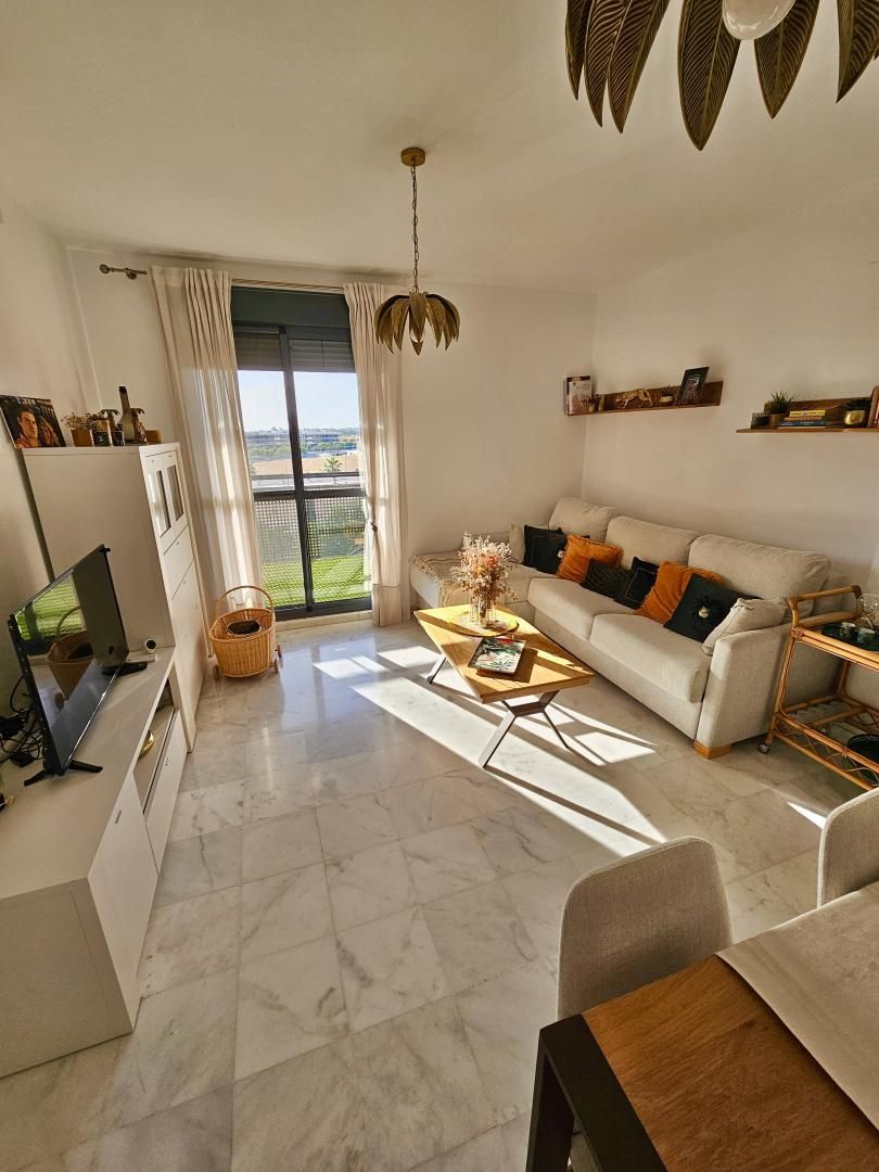 Sala de estar de Piso de alquiler en Dos Hermanas con Aire acondicionado, Calefacción y Jardín privado