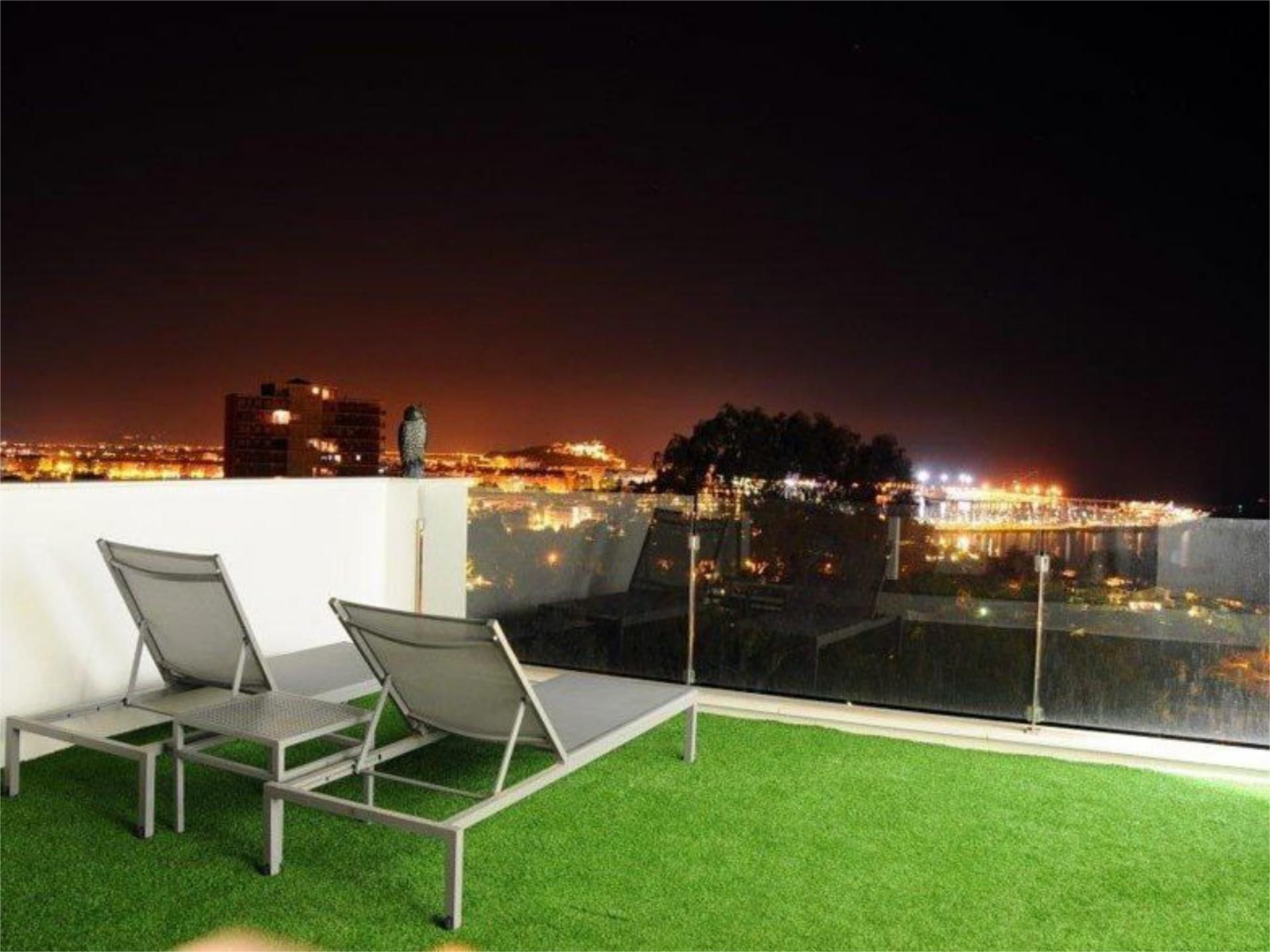 Terrasse von Einfamilien-Reihenhaus zur Miete in Dénia mit Klimaanlage, Terrasse und Schwimmbad