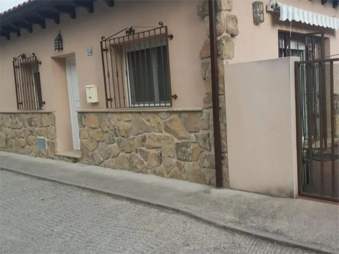 Vista exterior de Casa o chalet en venta en Piedralaves con Calefacción, Jardín privado y Parquet