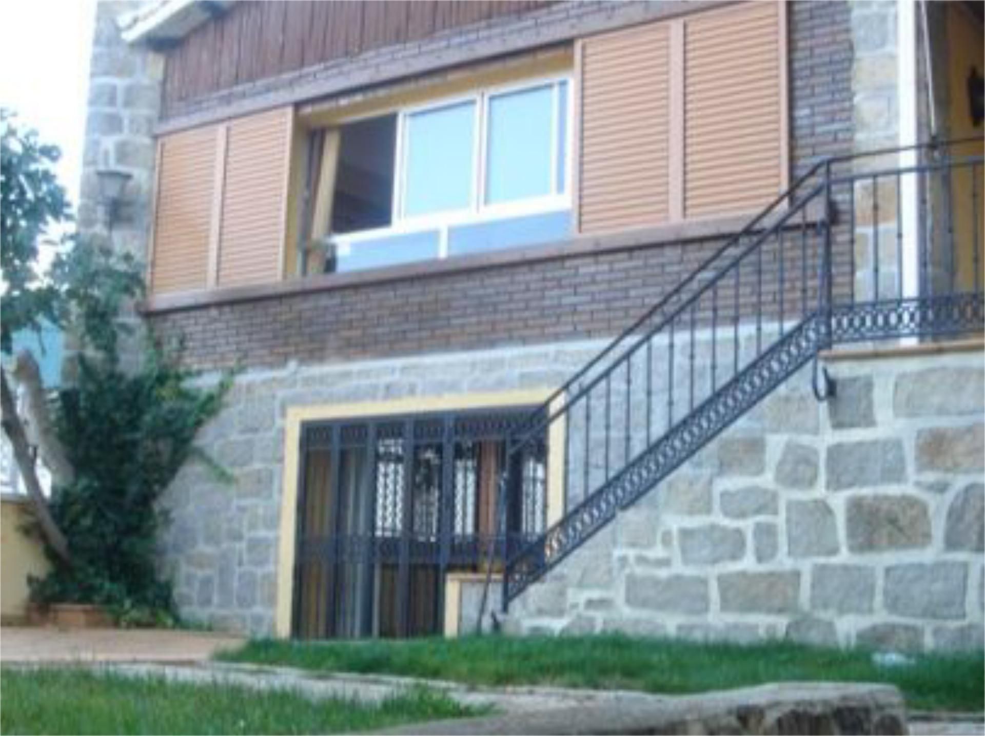 Casa o chalet en venta en Travesia de la Ladera, 5, El Tiemblo Vista exterior de Casa o chalet en venta en El Tiemblo con Aire acondicionado, Terraza y Balcón