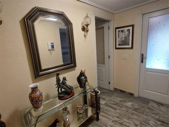 Piso en Venta en Calle Cueva de Menga, 3 en Urbadiez - Entrepuentes