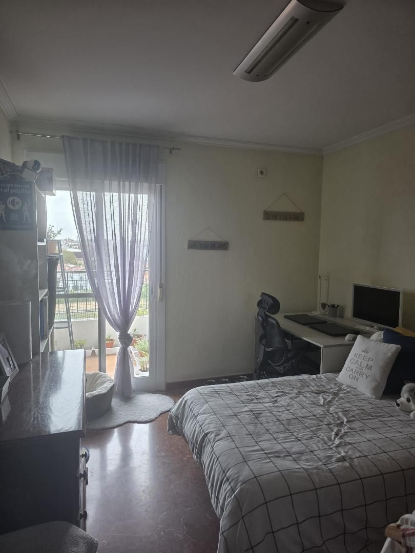 Dormitori de Pis per a compartir en  Sevilla Capital amb Aire condicionat, Terrassa i Moblat