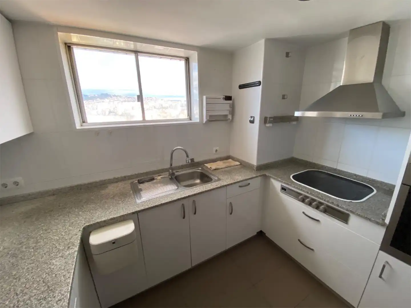 Piso en venta en Rúa Cánovas del Castillo, 118, Casco Vello Cocina de Piso en venta en Vigo