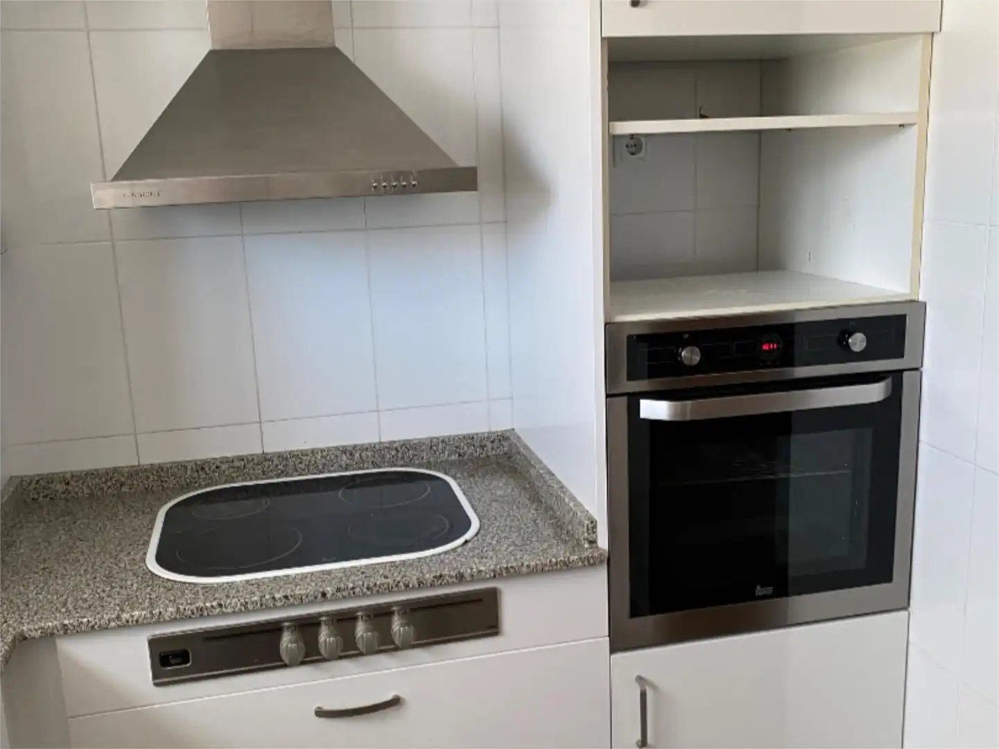 Piso en venta en Rúa Cánovas del Castillo, 118, Casco Vello Cocina de Piso en venta en Vigo