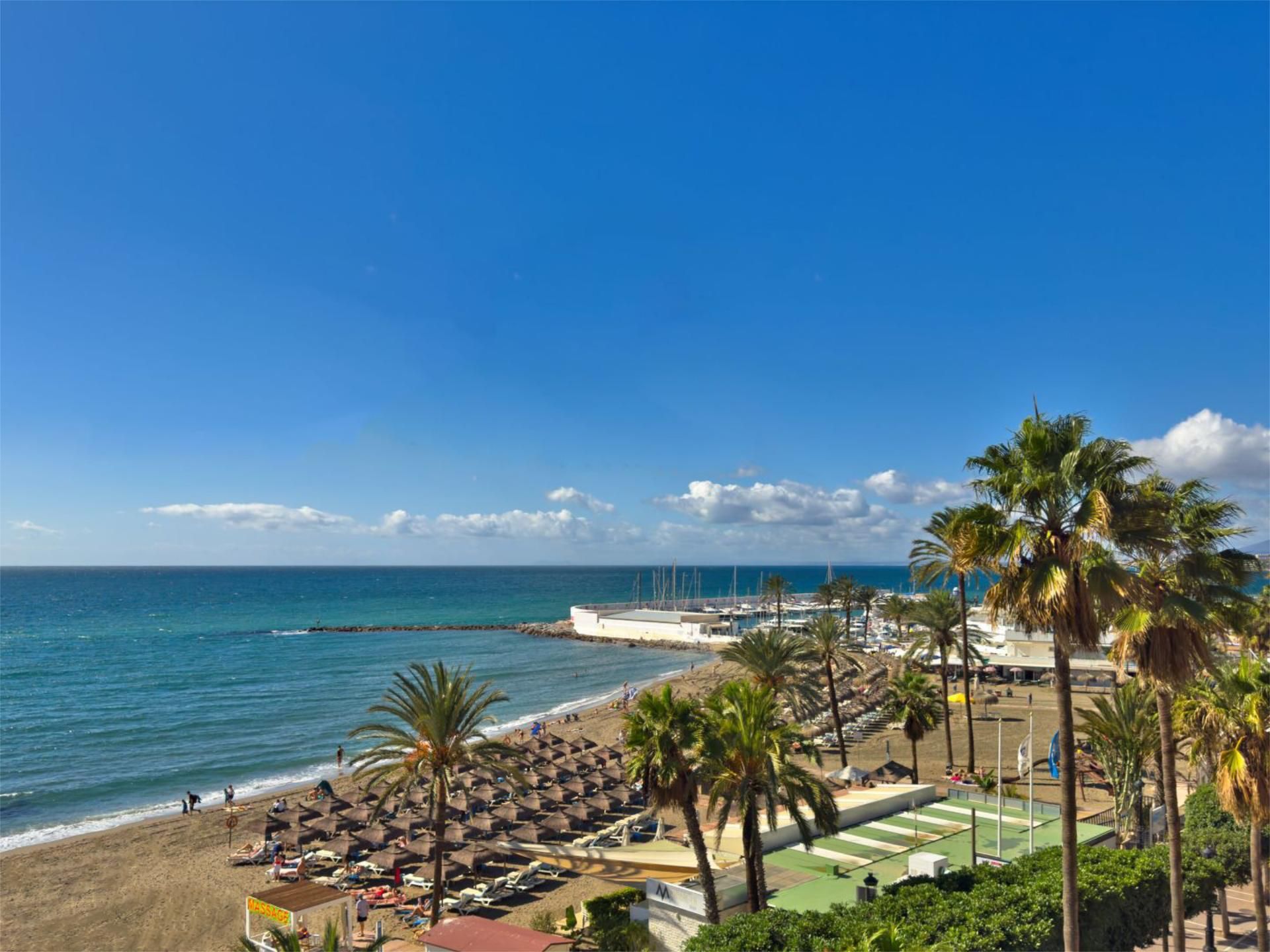 Exterior view of Flat for sale in Marbella  with Air Conditioner, Terrace and Balcony