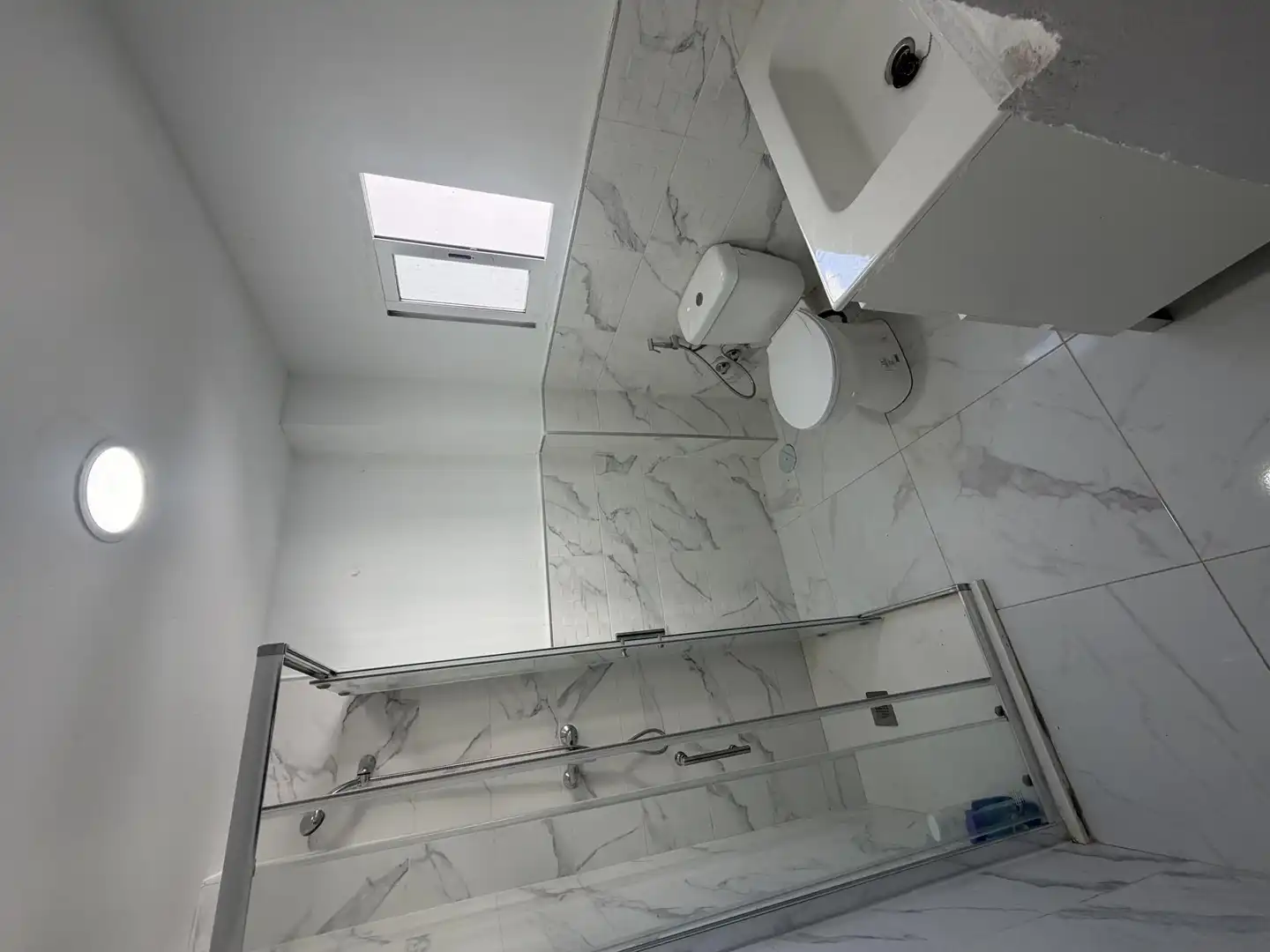 Zimmer in Calle Jacaranda, 30, San Jerónimo - La Bachillera Badezimmer von Einfamilien-Reihenhaus zur untervermieten in Sevilla mit Klimaanlage, Heizung und Terrasse