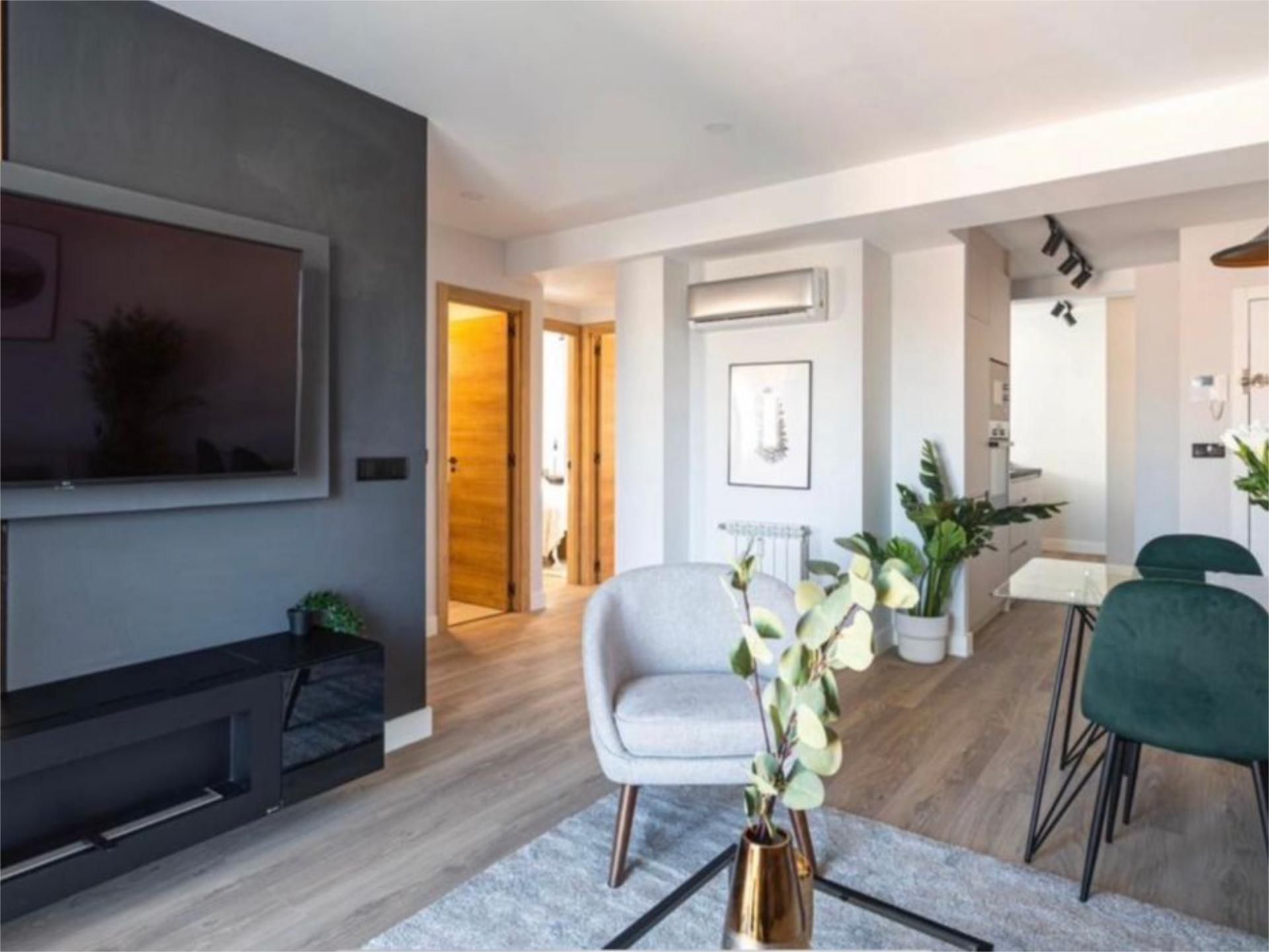 Sala de estar de Piso de alquiler en  Madrid Capital con Aire acondicionado, Terraza y Balcón