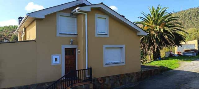 Casa-chalet en Venta en Tapia de Casariego