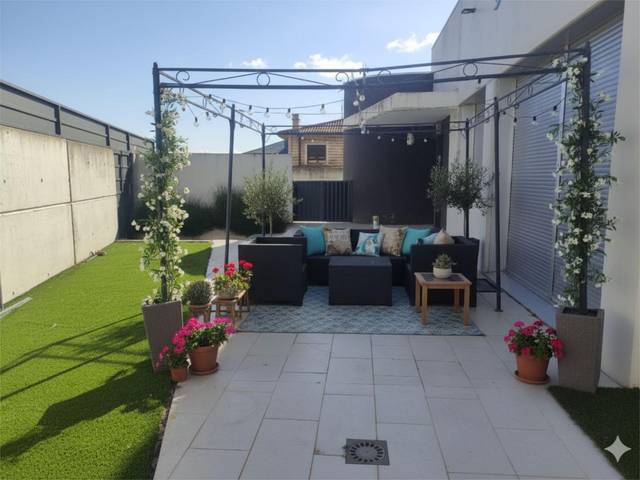 Casa-chalet en Venta en Calle Unicef, 2 en Las Eras de Renueva