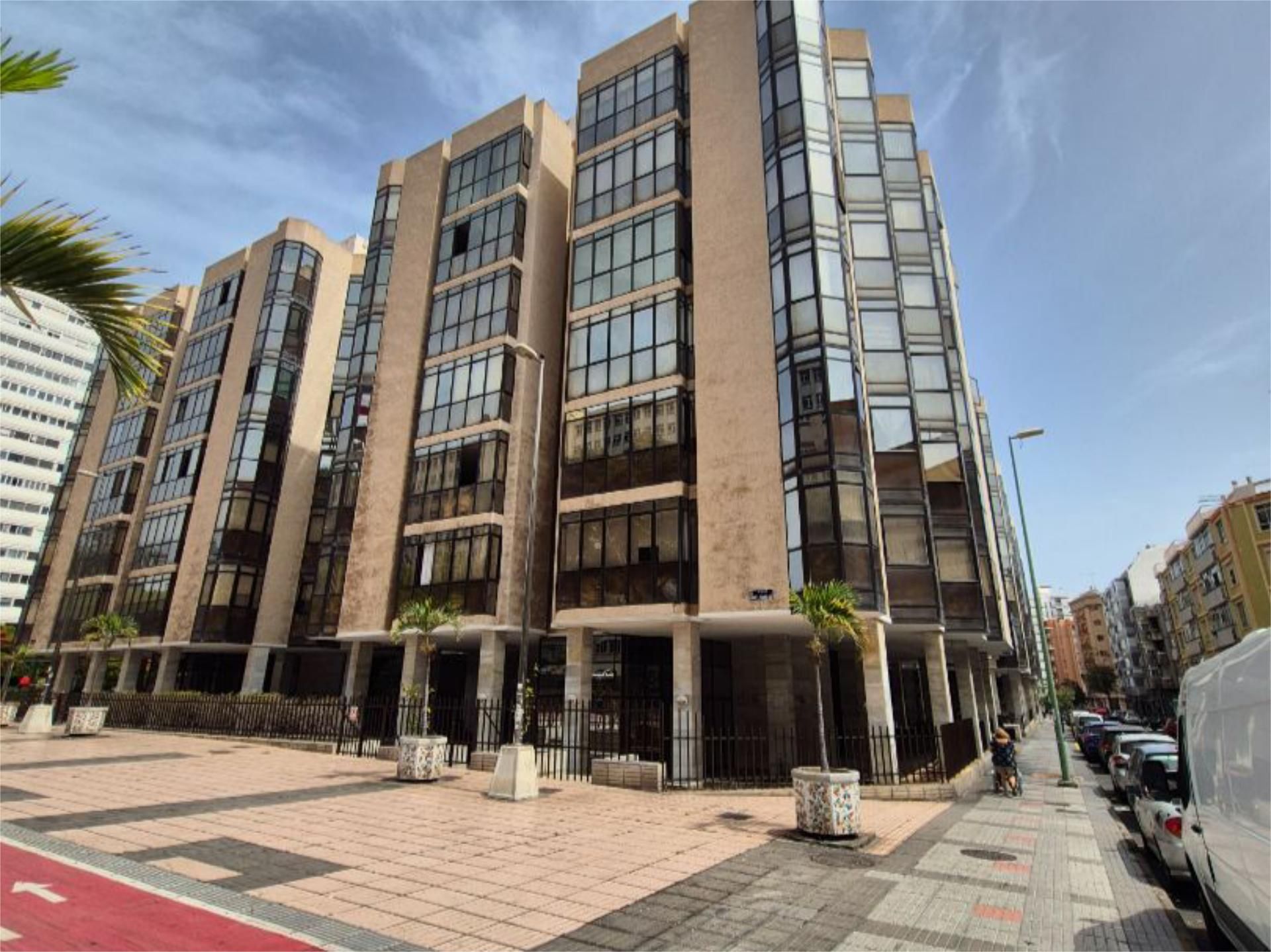 Außenansicht von Wohnung zum Verkauf in Las Palmas de Gran Canaria mit Parkett, Abstellraum und Video-Gegensprechanlage