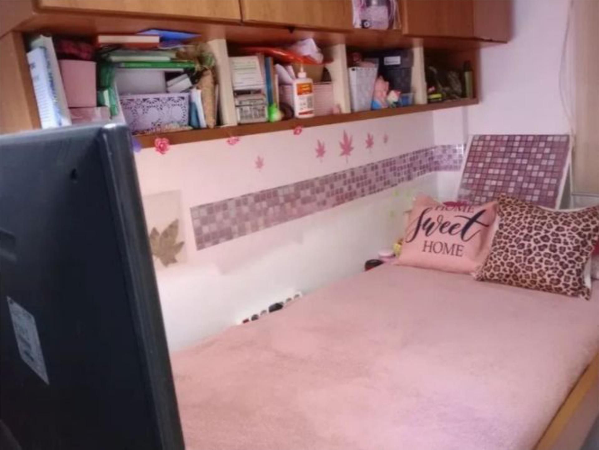 Bedroom of Apartment for share in  Madrid Capital  with Air Conditioner, Heating and Parquet flooring