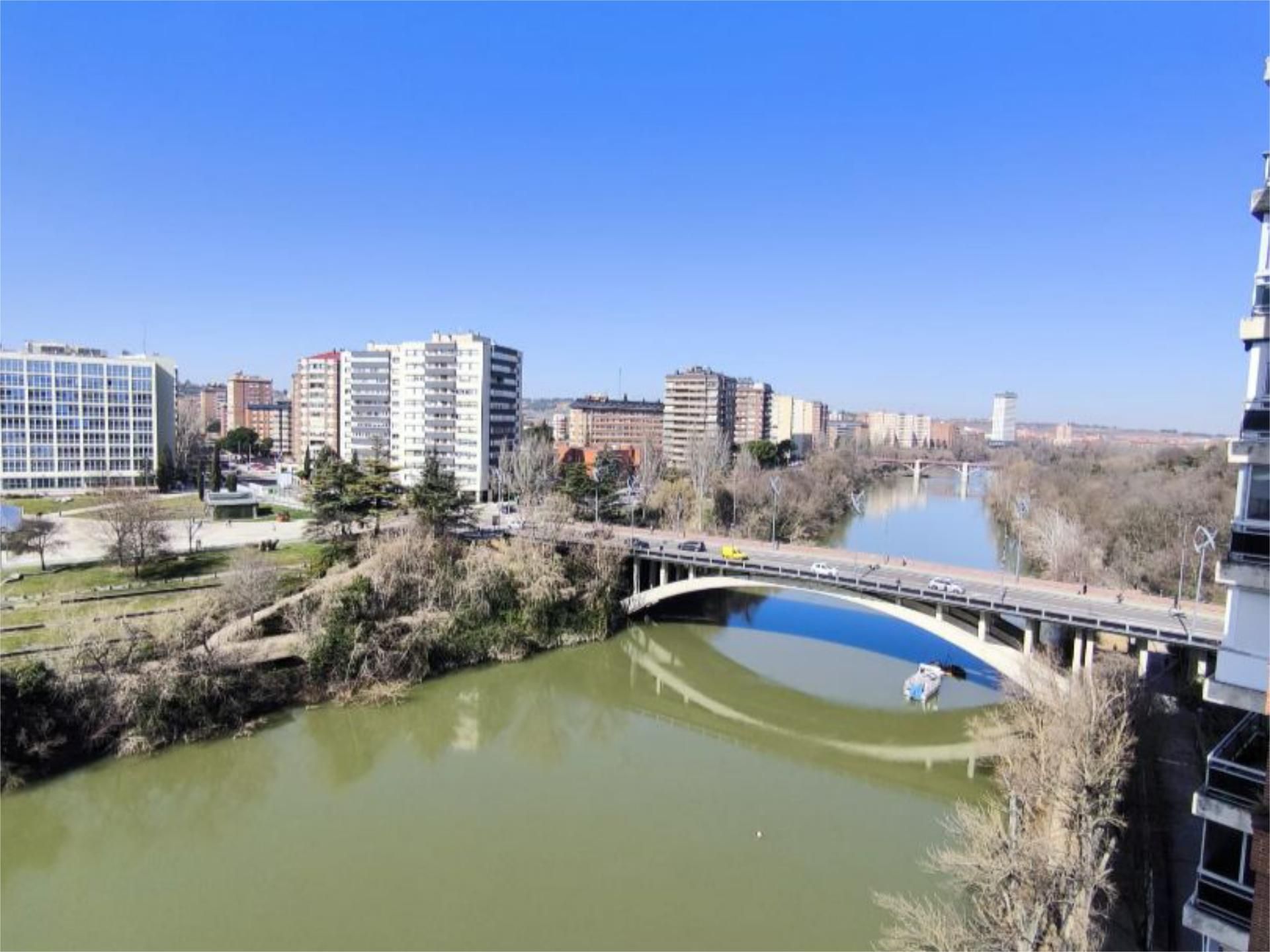 Außenansicht von Wohnung zur Miete in Valladolid Capital mit Heizung, Parkett und Abstellraum